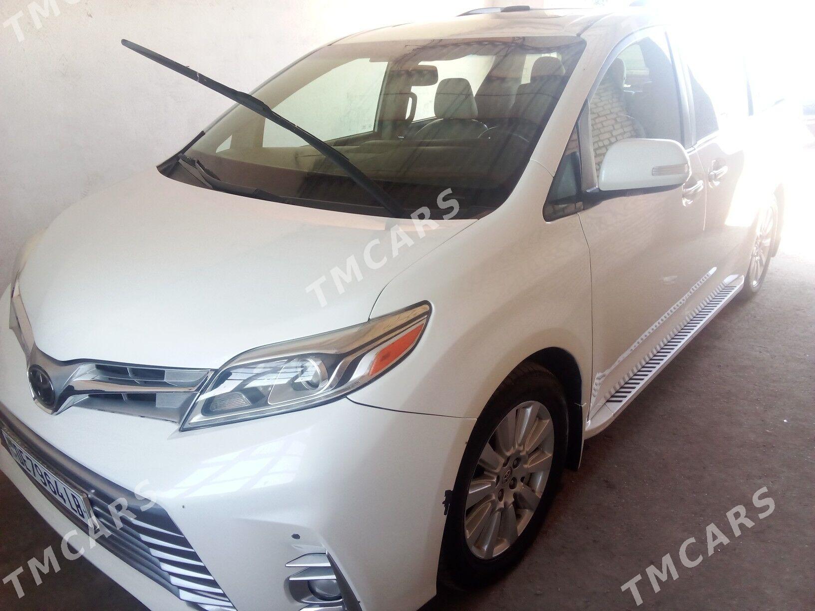 Toyota Sienna 2017 - 490 000 TMT - Дянев - img 3
