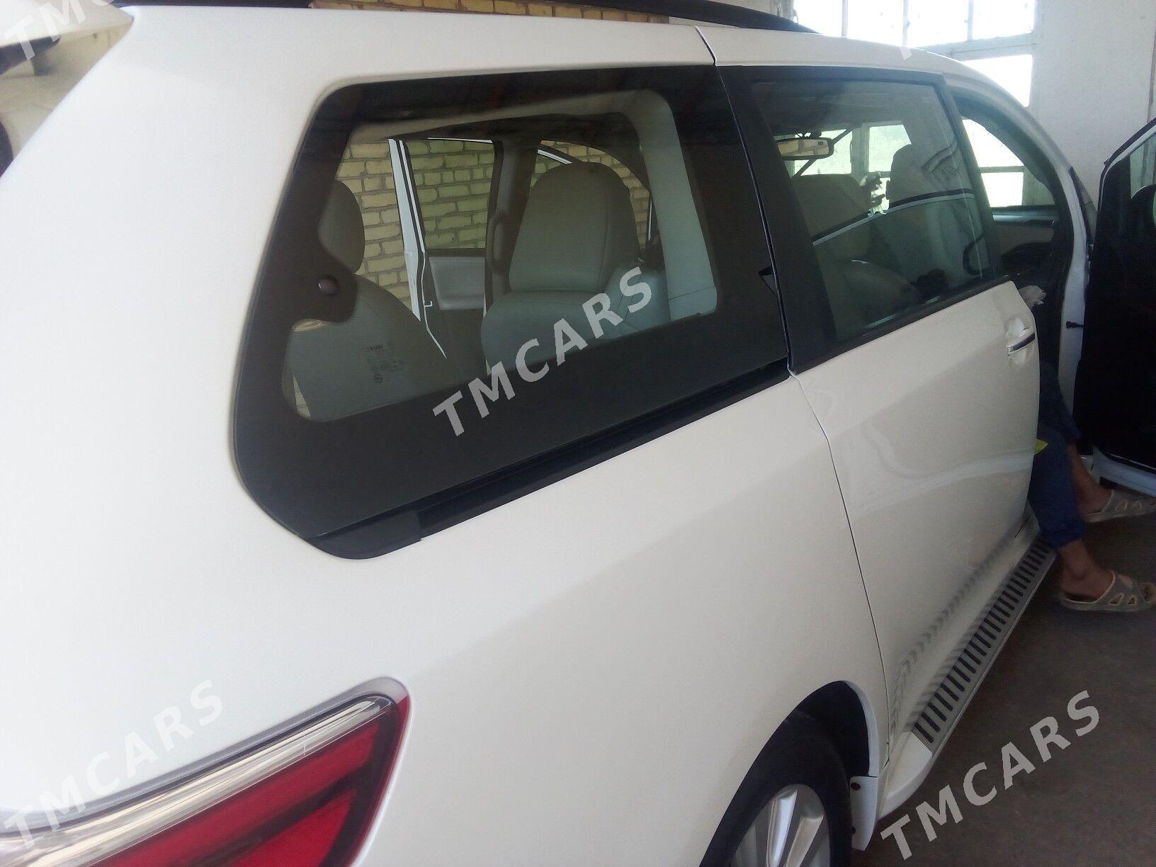 Toyota Sienna 2017 - 490 000 TMT - Дянев - img 4