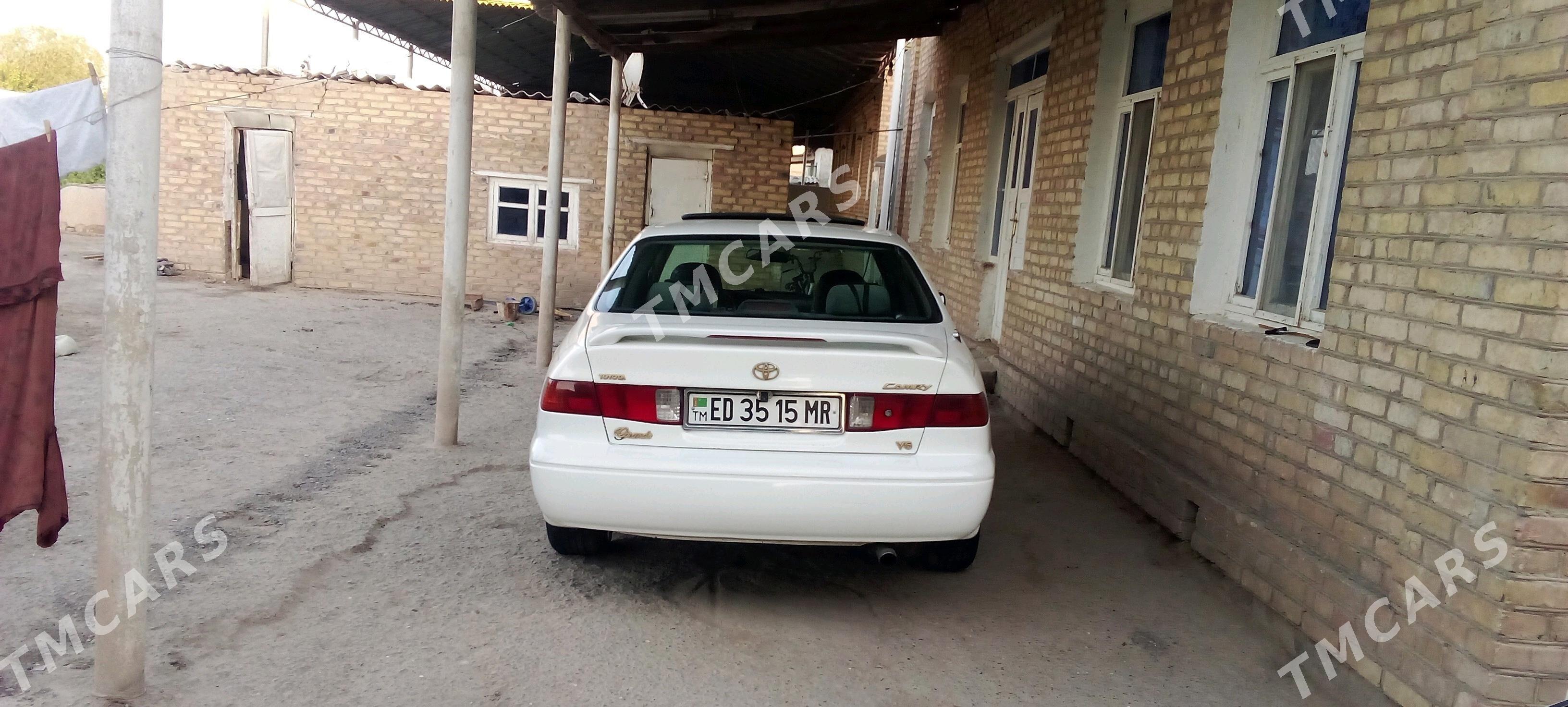 Toyota Camry 2000 - 140 000 TMT - Мургап - img 4