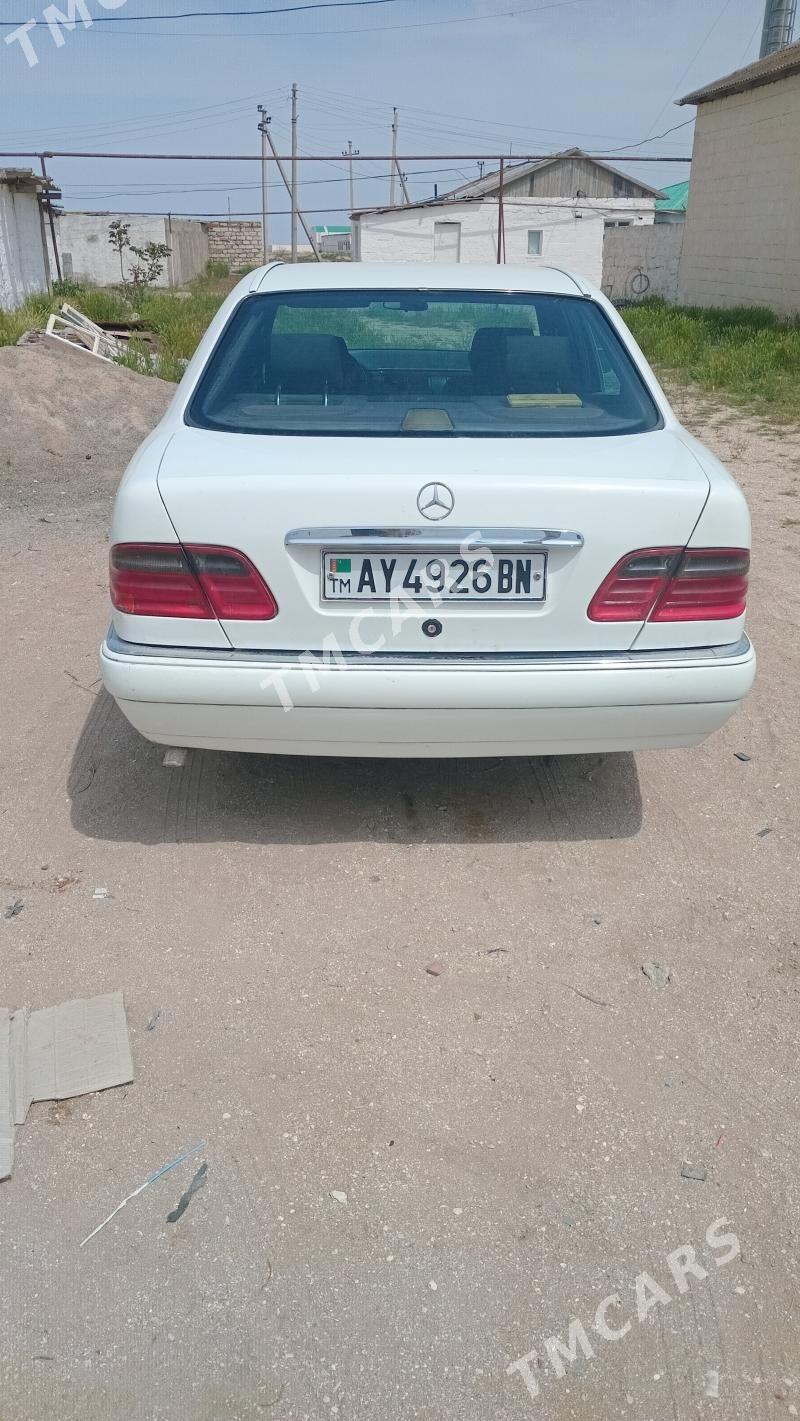 Mercedes-Benz 230E 1996 - 50 000 TMT - Türkmenbaşy - img 2