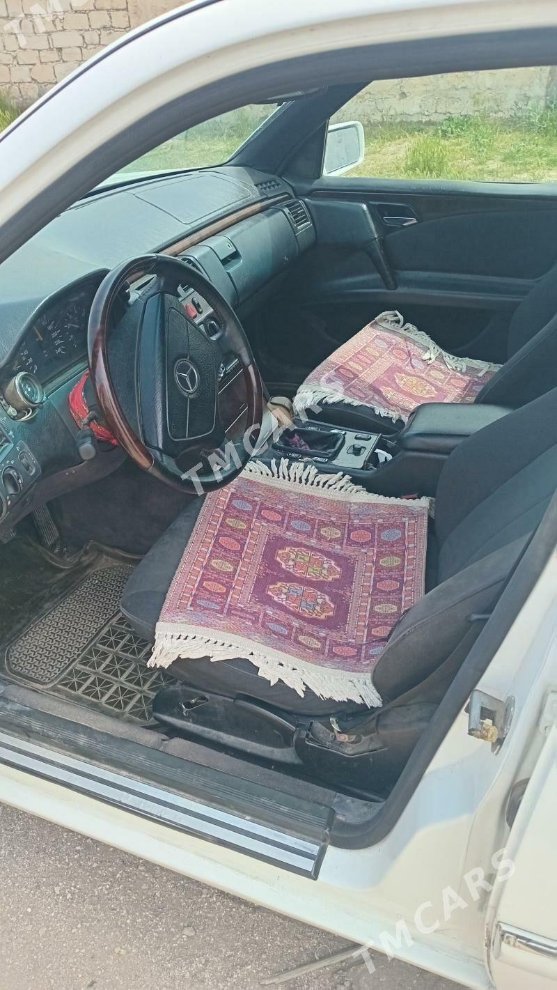 Mercedes-Benz 230E 1996 - 50 000 TMT - Türkmenbaşy - img 3