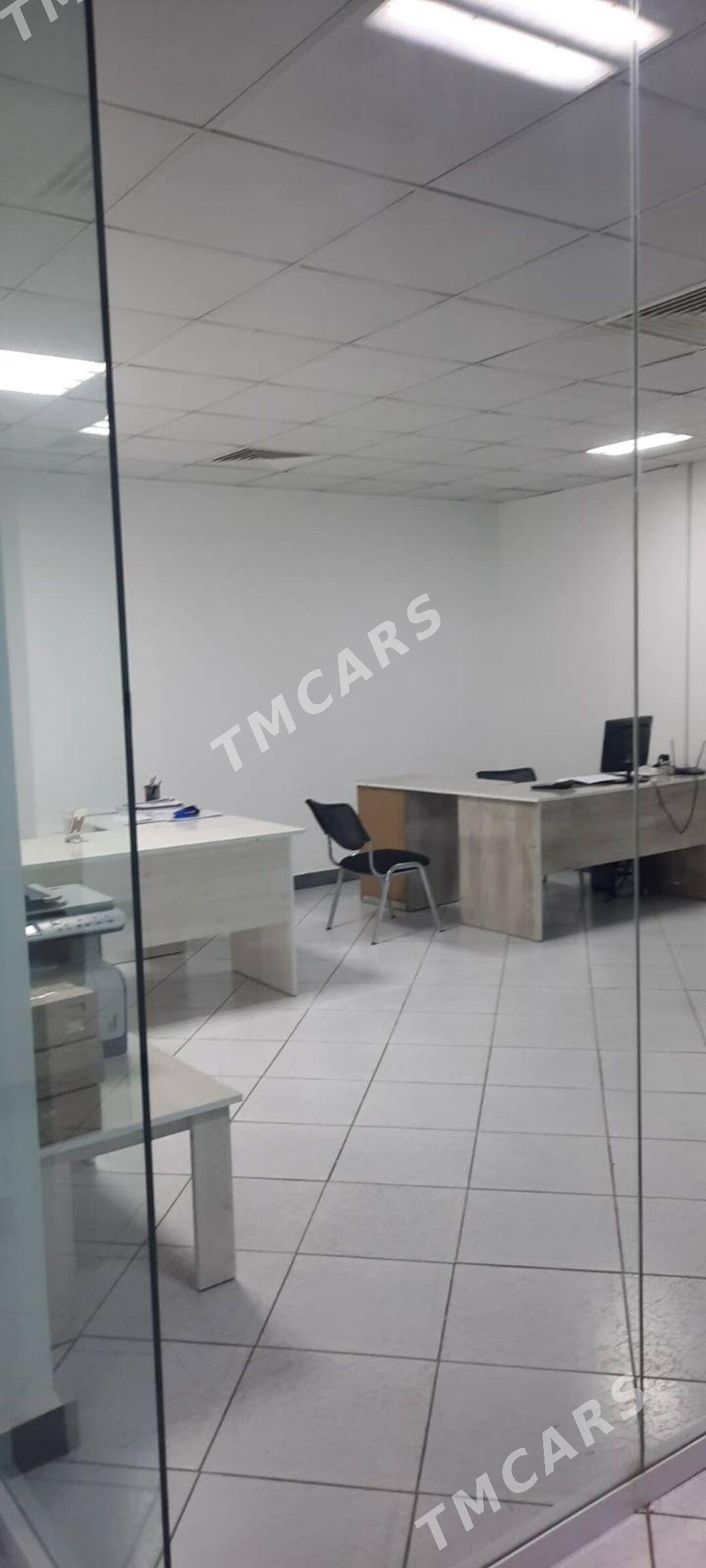 Satlyk ofis - Sowetskiý köç. (Garaşsyzlyk şaýoly) - img 1