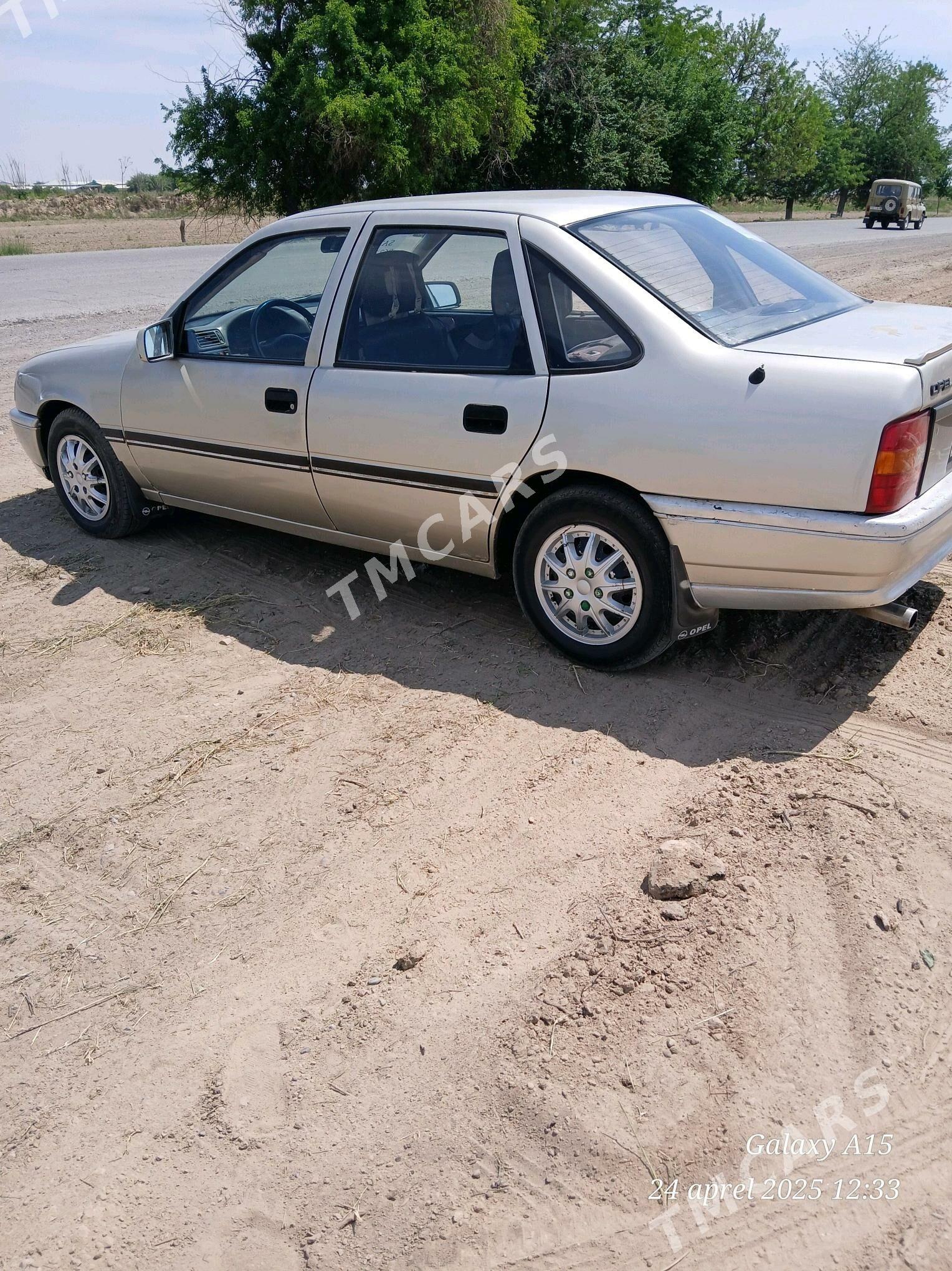 Opel Vectra 1989 - 25 000 TMT - Мары - img 3