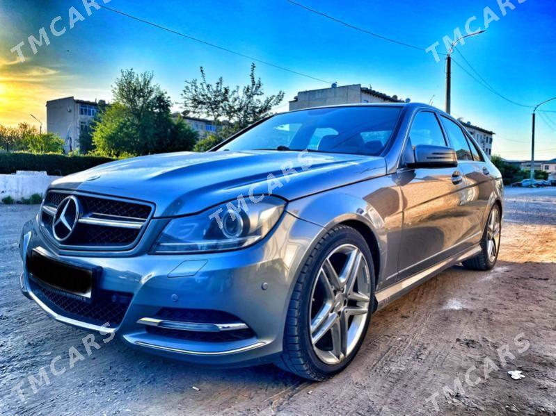 Mercedes-Benz C300 2011 - 240 000 TMT - Türkmenabat - img 8