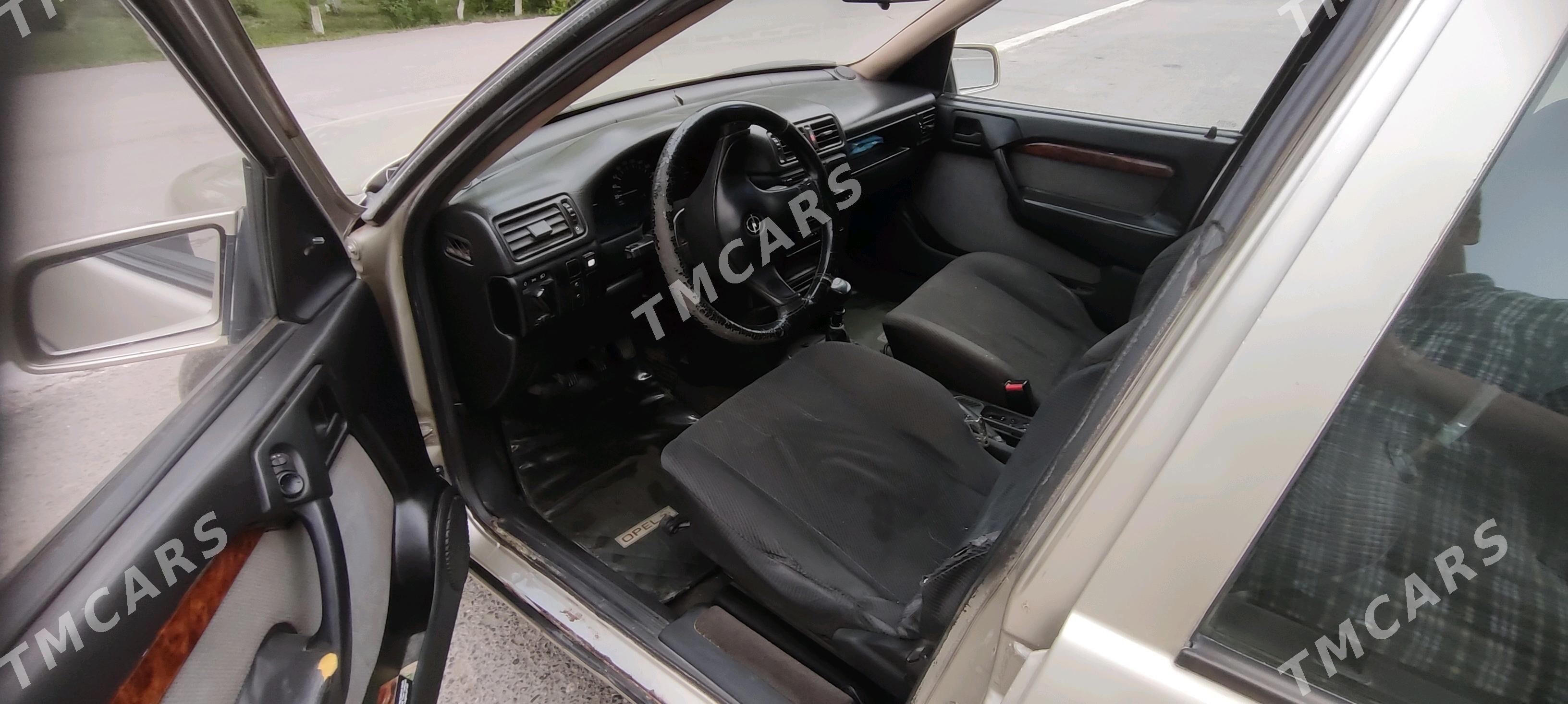 Opel Vectra 1992 - 38 000 TMT - Чарджоу - img 3
