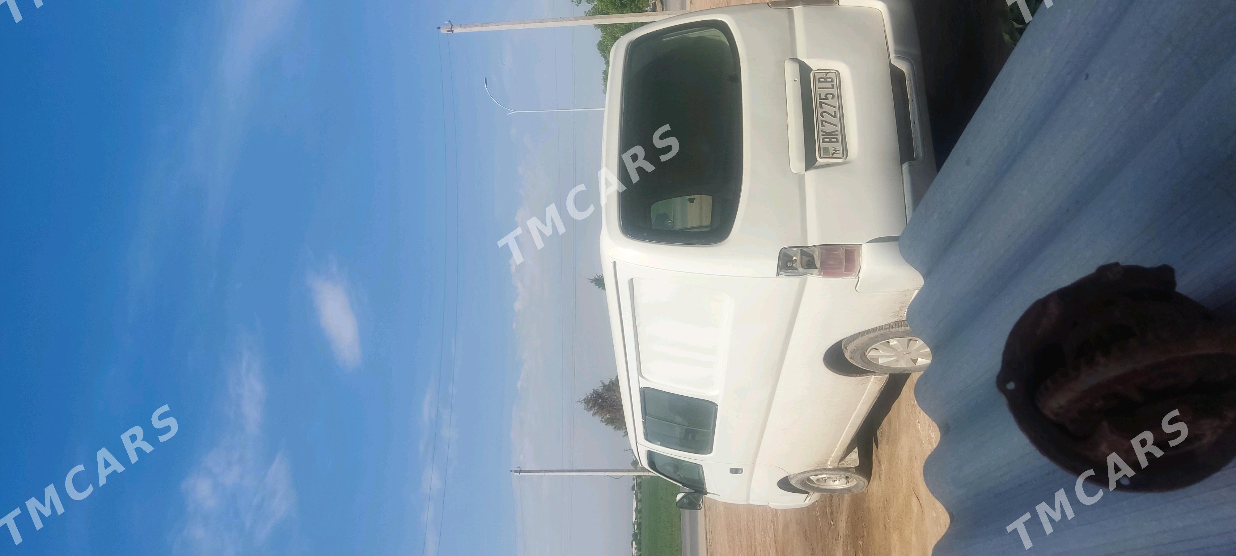 Nissan Urvan 2001 - 100 000 TMT - Дянев - img 4