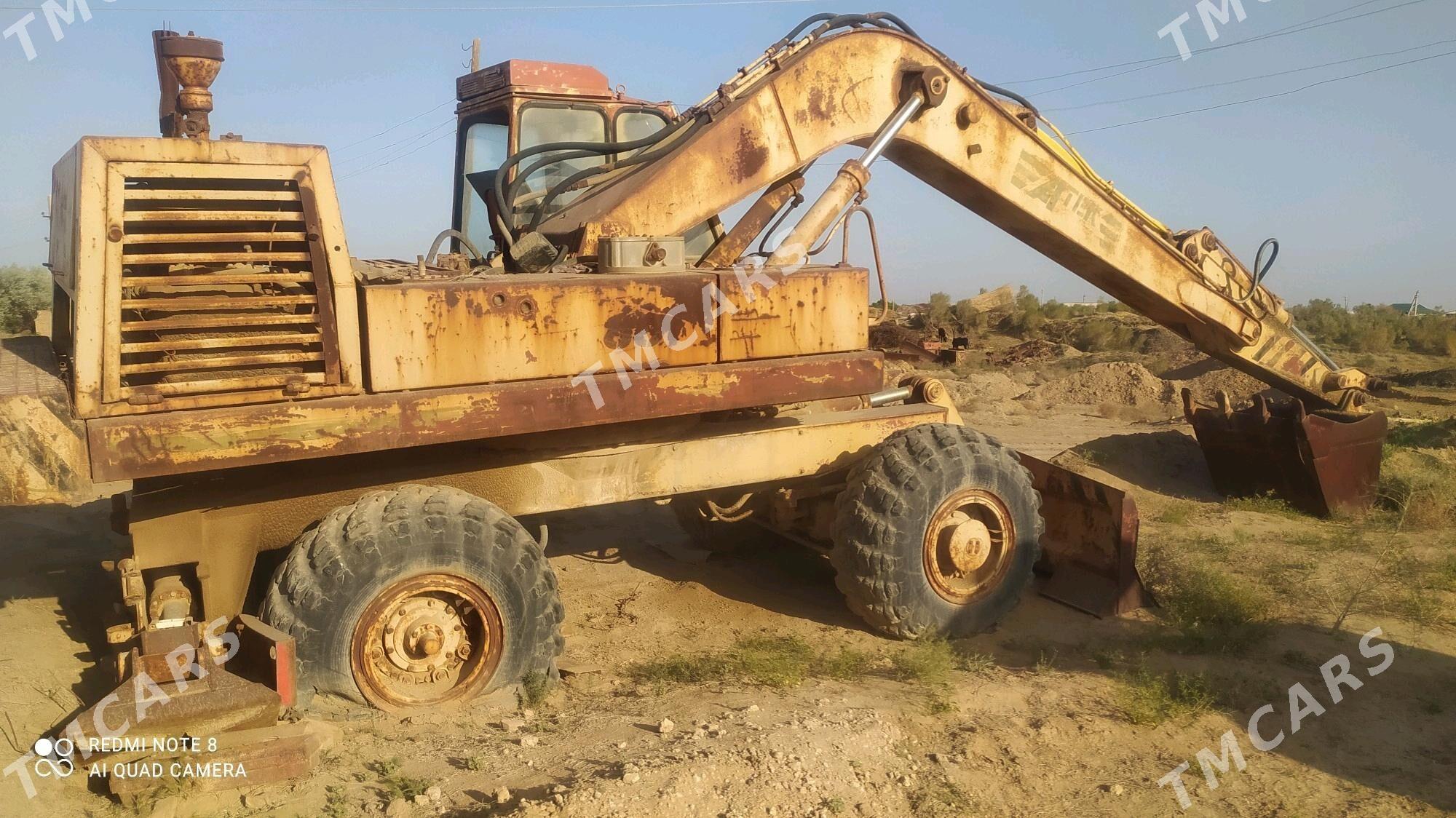 Caterpillar Excavator 2010 - 50 000 TMT - Фарап - img 2