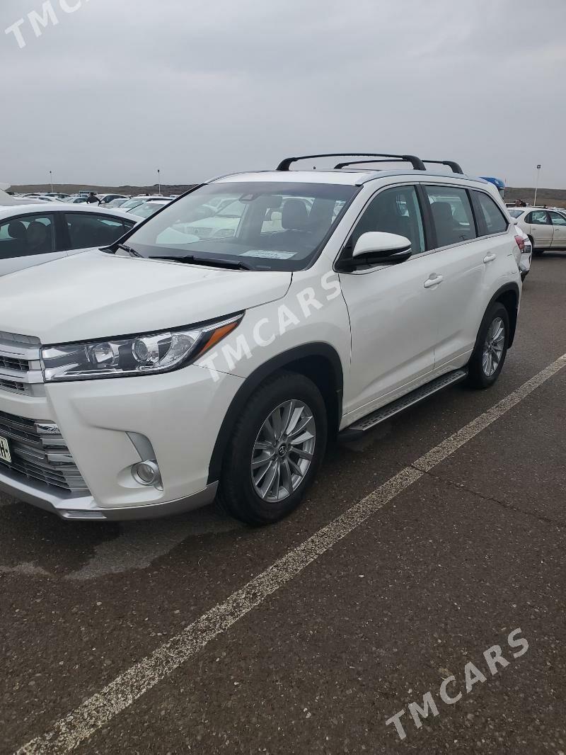 Toyota Highlander 2018 - 450 000 TMT - Бахарден - img 3
