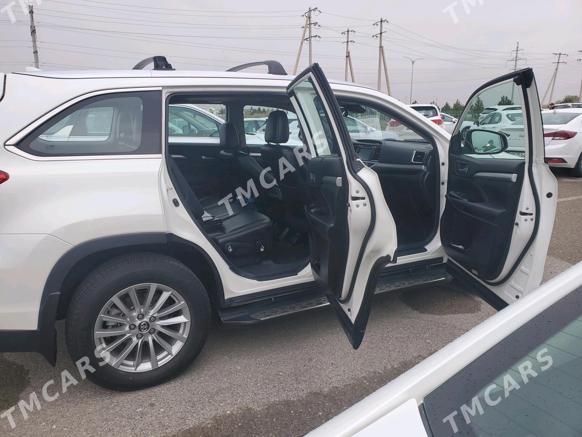 Toyota Highlander 2018 - 450 000 TMT - Бахарден - img 5