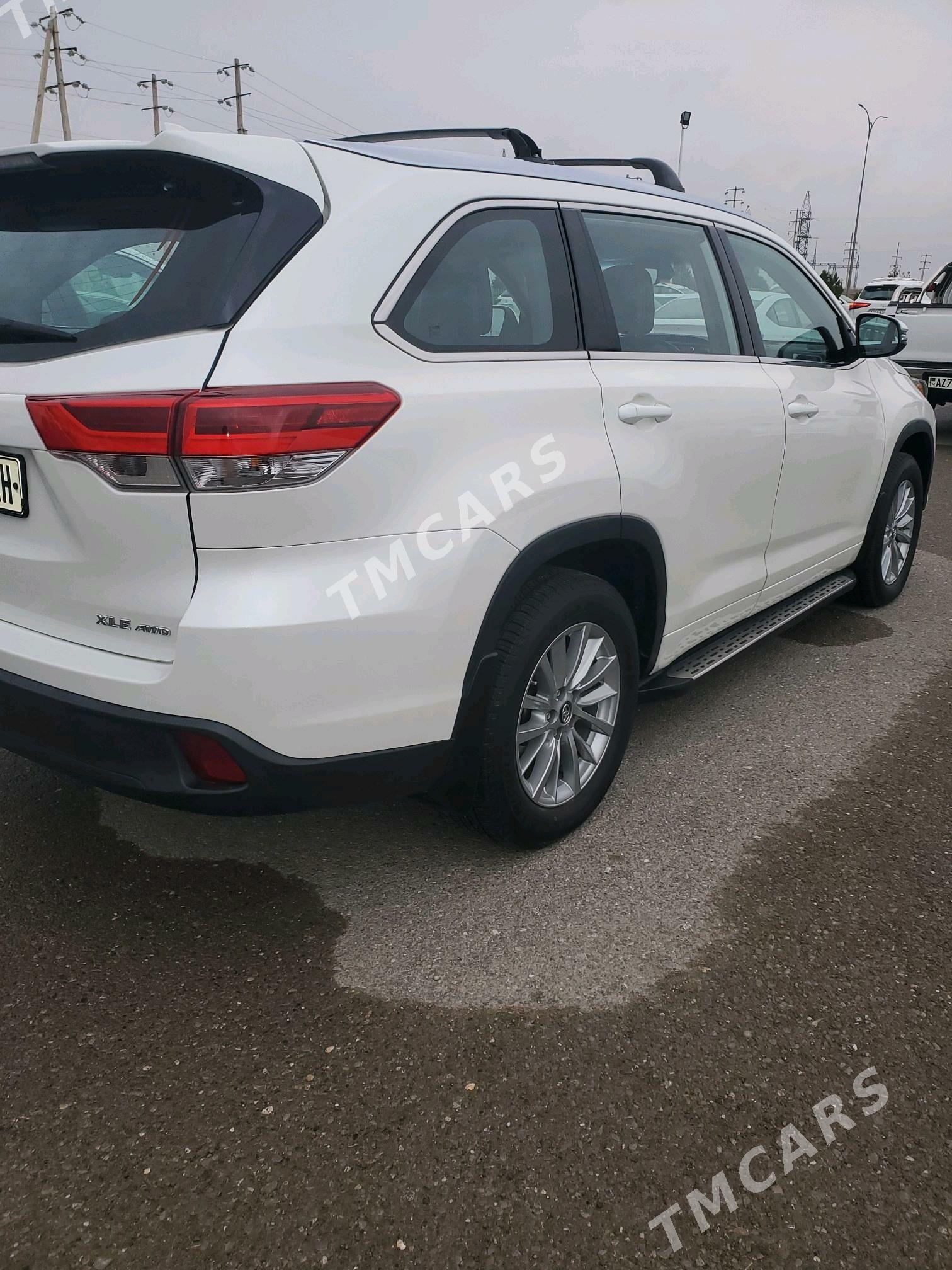 Toyota Highlander 2018 - 450 000 TMT - Бахарден - img 7
