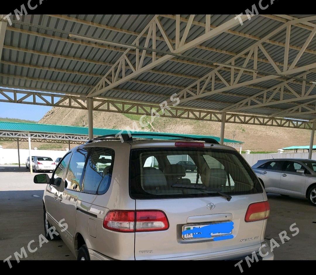 Toyota Sienna 2001 - 165 000 TMT - Дашогуз - img 3