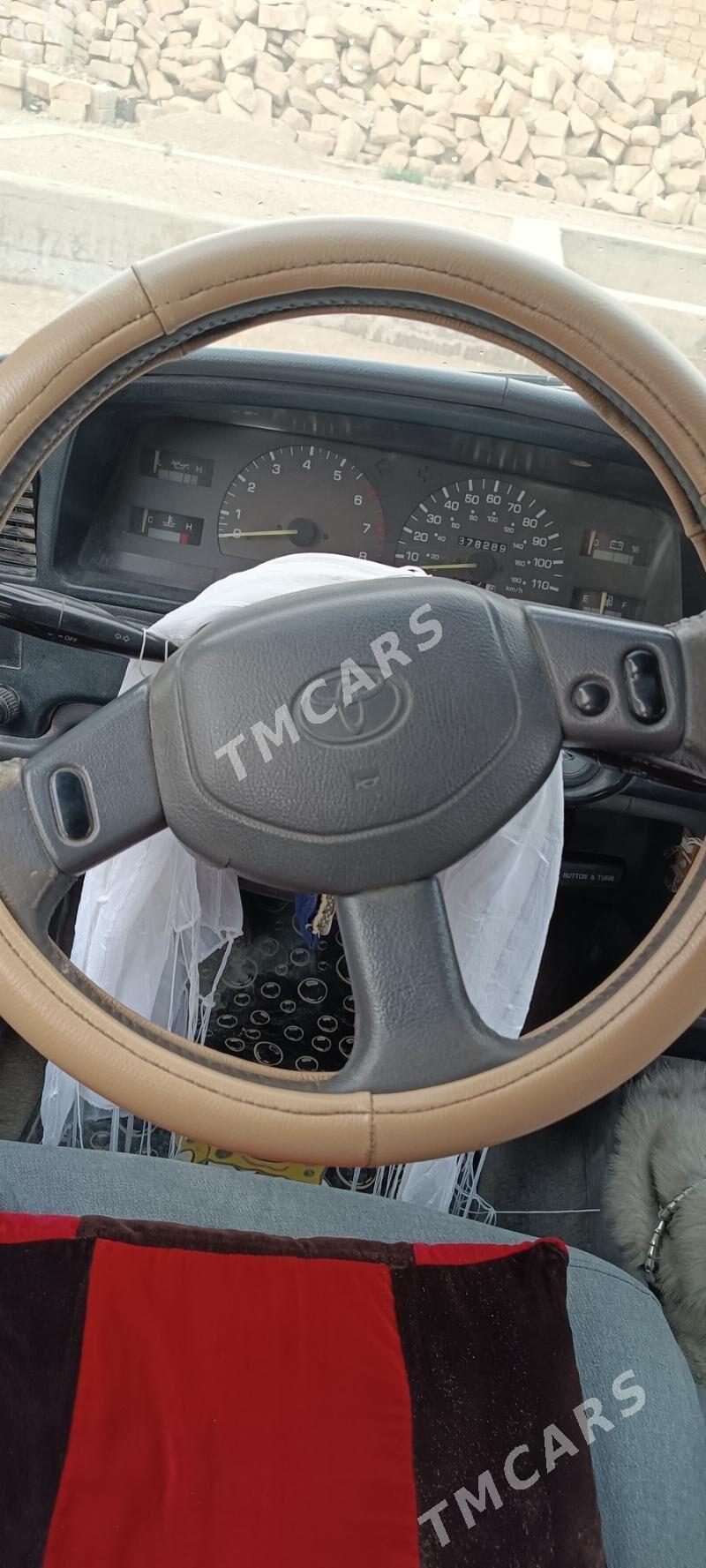 Toyota 4Runner 1994 - 50 000 TMT - Гумдаг - img 2