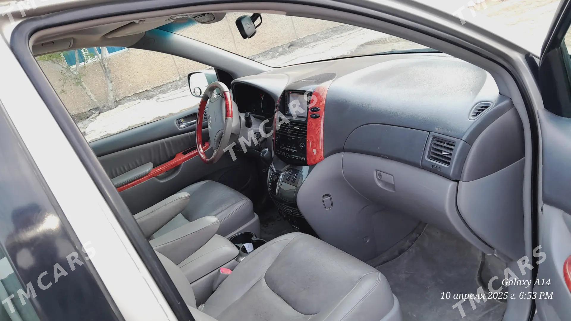 Toyota Sienna 2008 - 260 000 TMT - етр. Туркменбаши - img 3