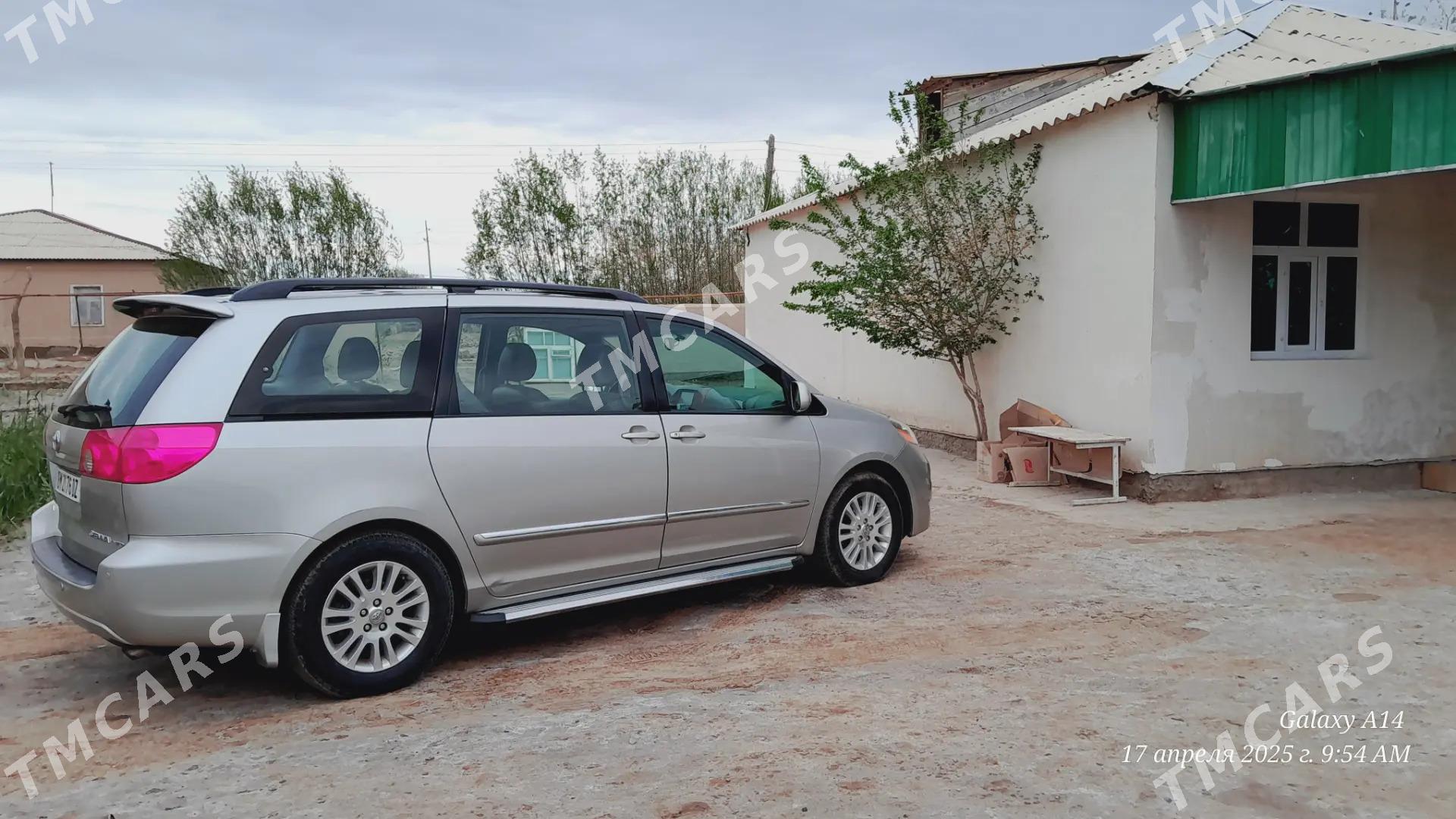 Toyota Sienna 2008 - 260 000 TMT - етр. Туркменбаши - img 4