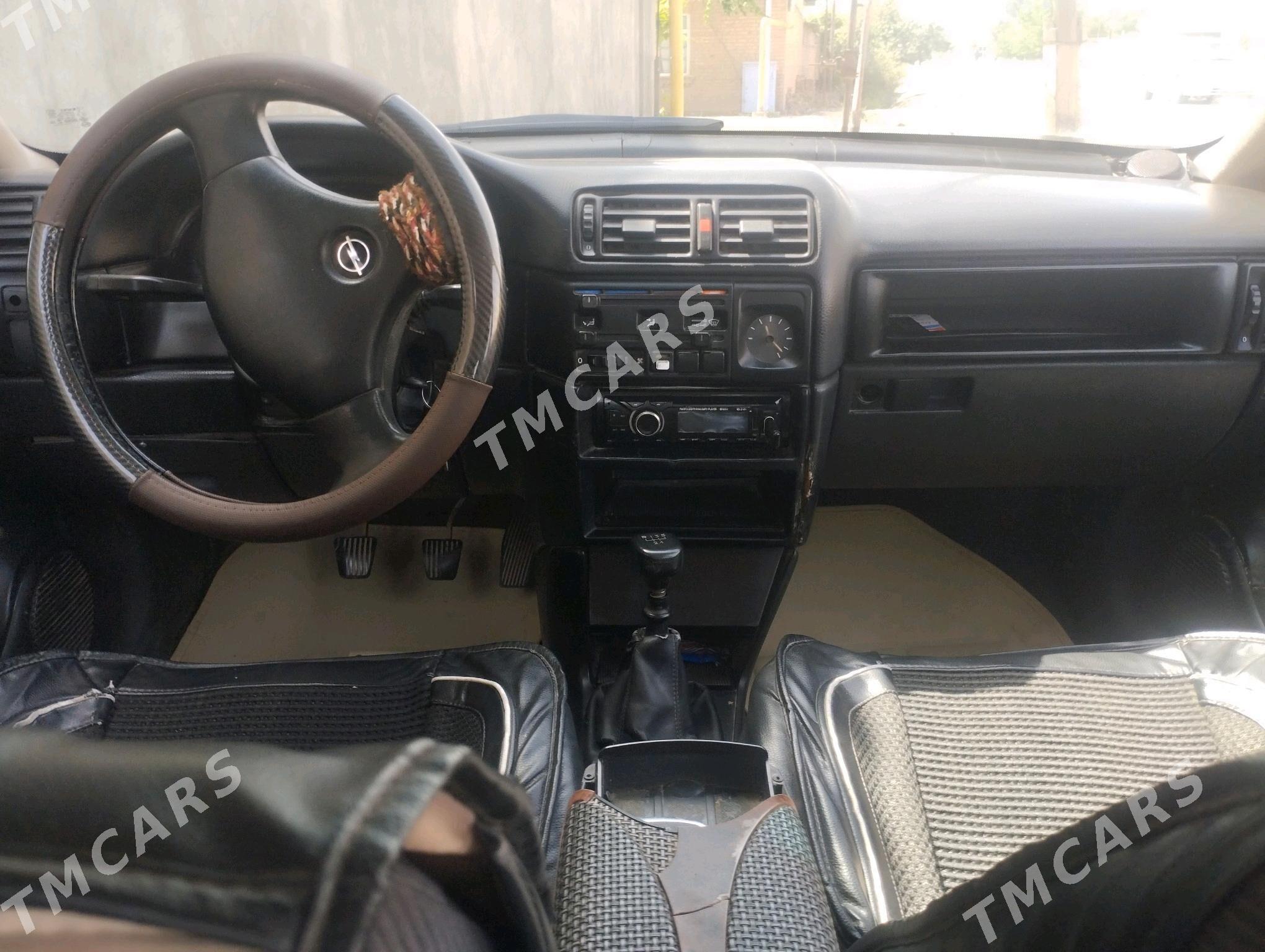 Opel Vectra 1990 - 32 000 TMT - Чарджоу - img 3