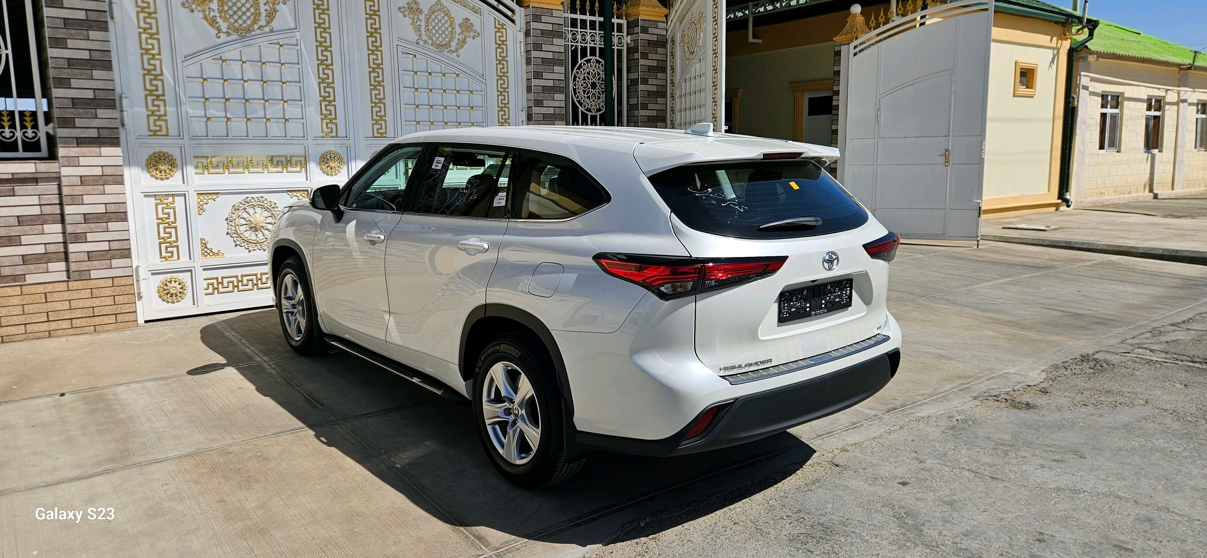 Toyota Highlander 2022 - 540 000 TMT - Ашхабад - img 4