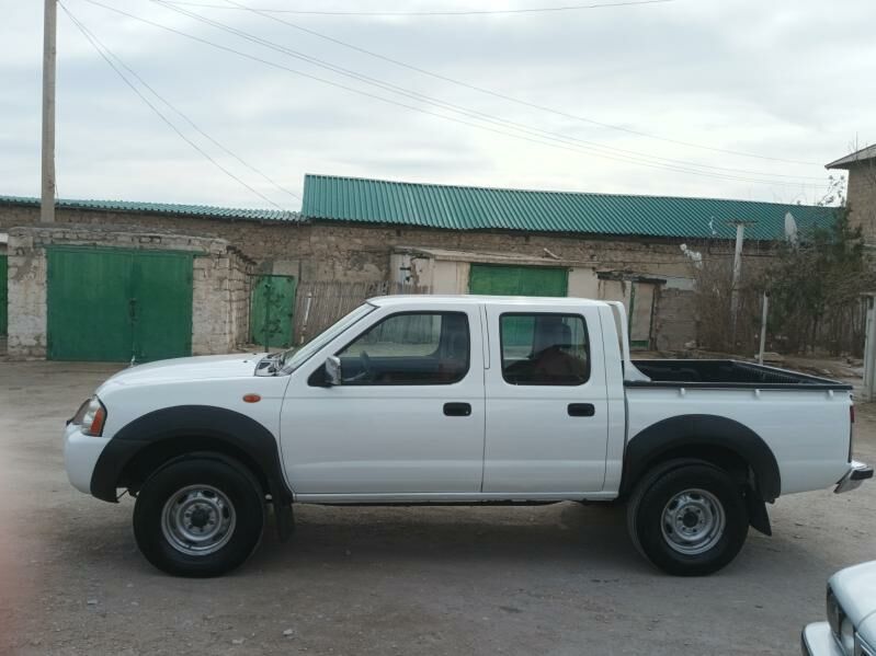 Nissan Navara 2011 - 130 000 TMT - Balkanabat - img 2