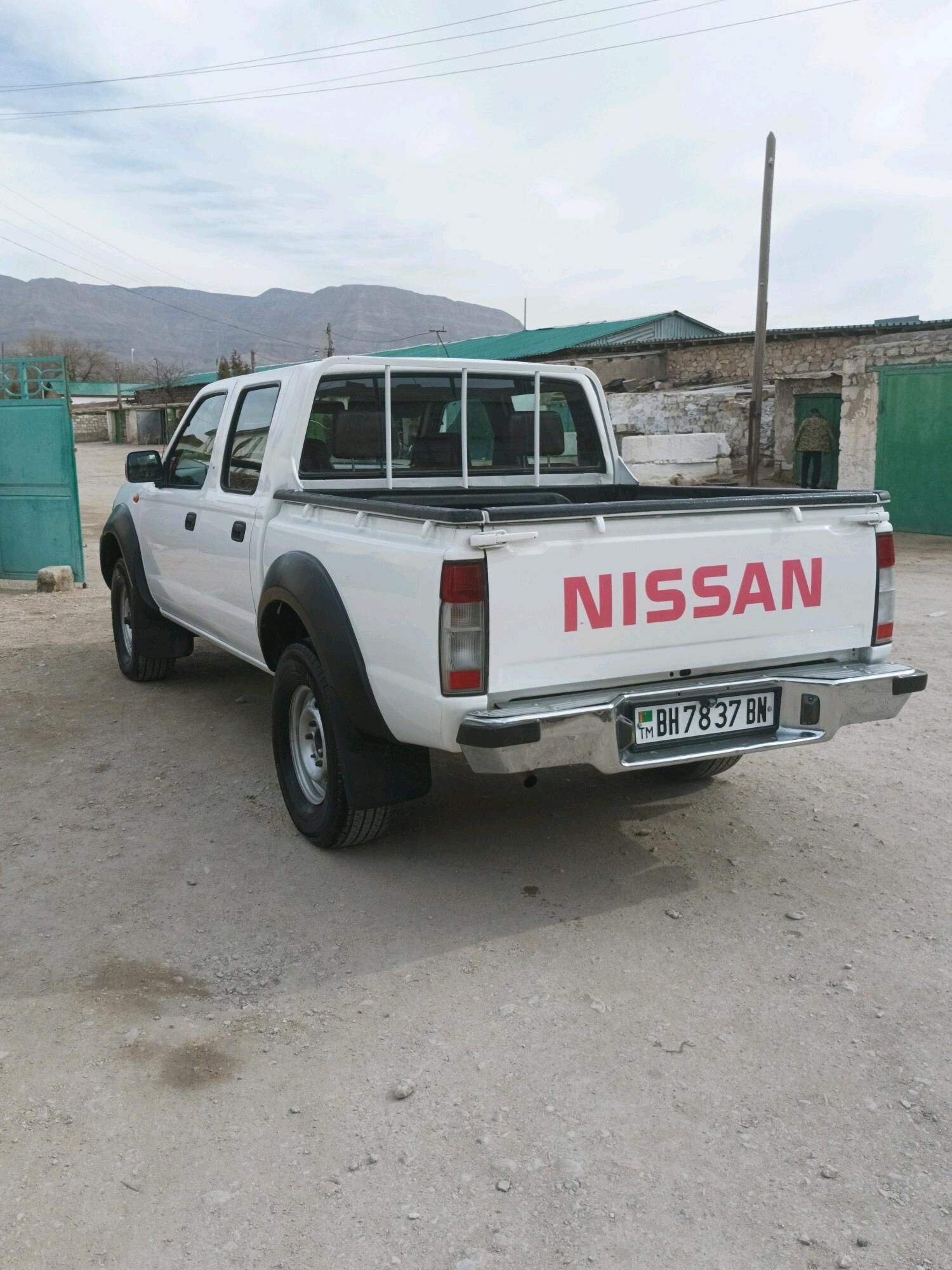 Nissan Navara 2011 - 130 000 TMT - Balkanabat - img 6