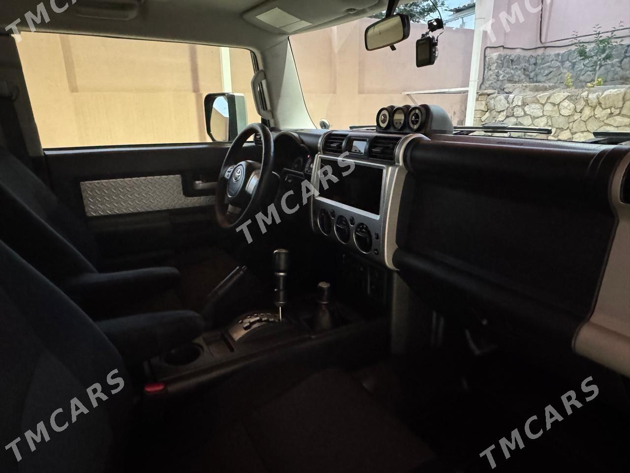 Toyota FJ Cruiser 2010 - 500 000 TMT - Türkmenbaşy - img 9