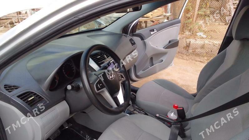 Hyundai Accent 2014 - 130 000 TMT - Türkmenbaşy - img 5