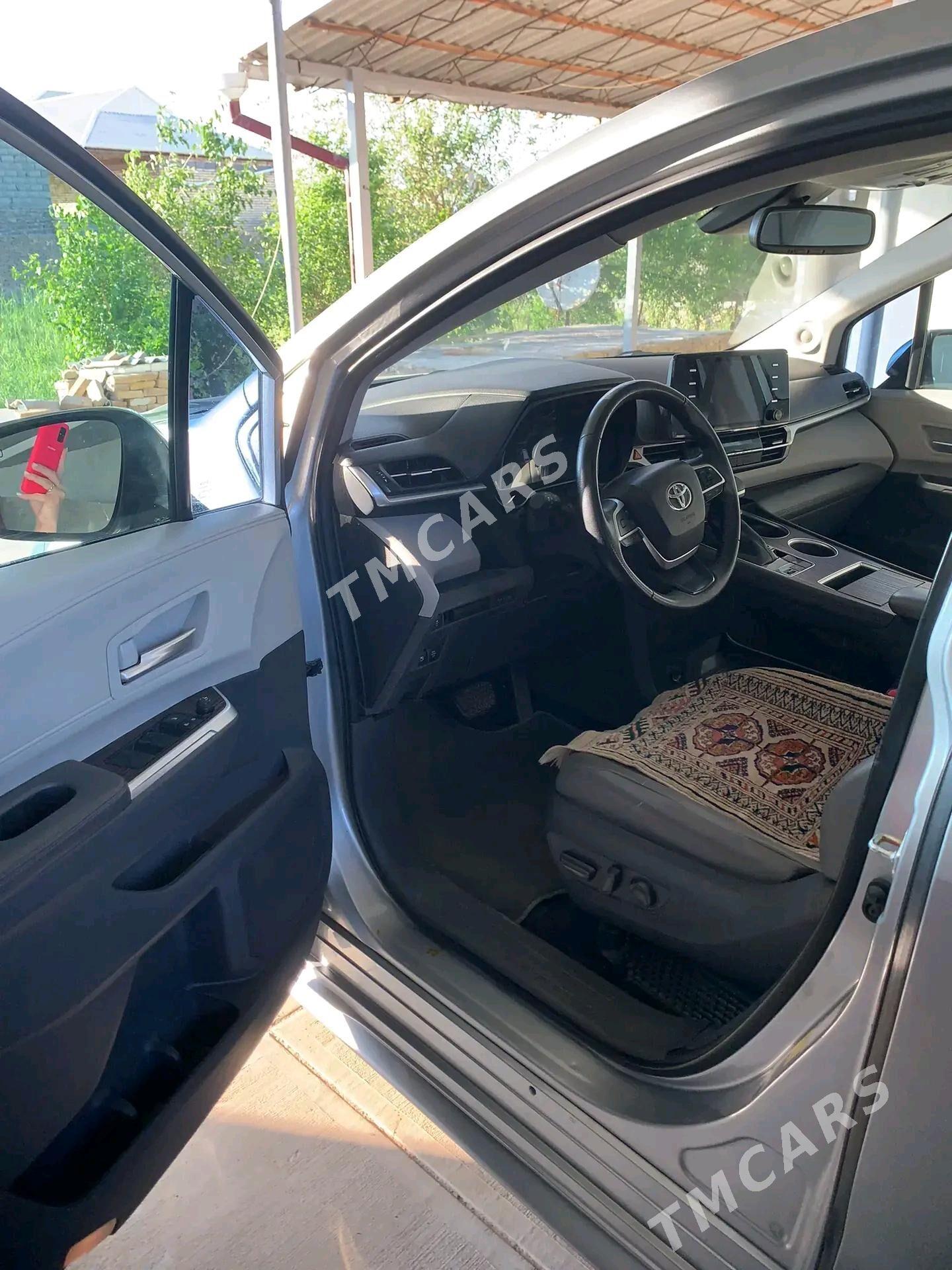 Toyota Sienna 2021 - 490 000 TMT - Койтендаг - img 8