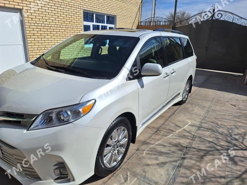 Toyota Sienna 2018 - 450 000 TMT - Mary - img 3