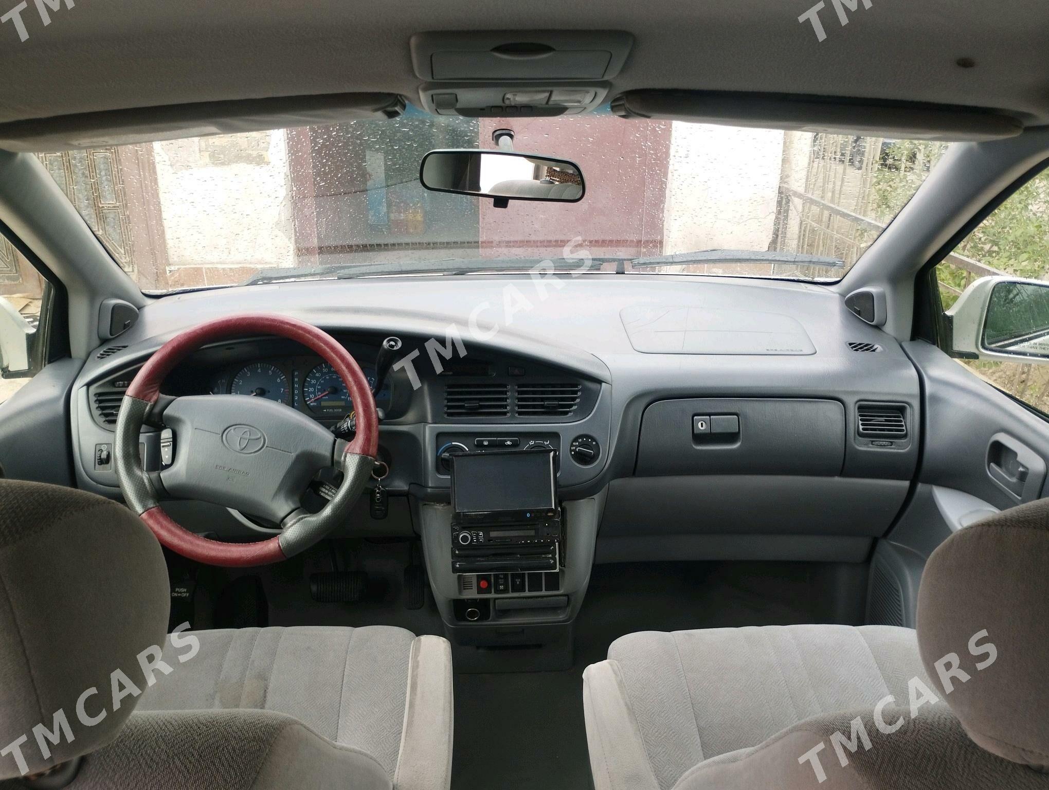 Toyota Sienna 2002 - 155 000 TMT - Köneürgenç - img 3
