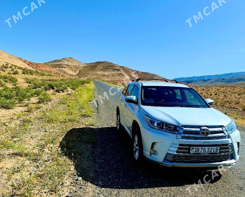 Toyota Highlander 2019 - 422 000 TMT - Туркменабат - img 3