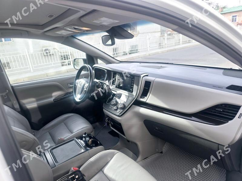 Toyota Sienna 2019 - 475 000 TMT - Мары - img 4