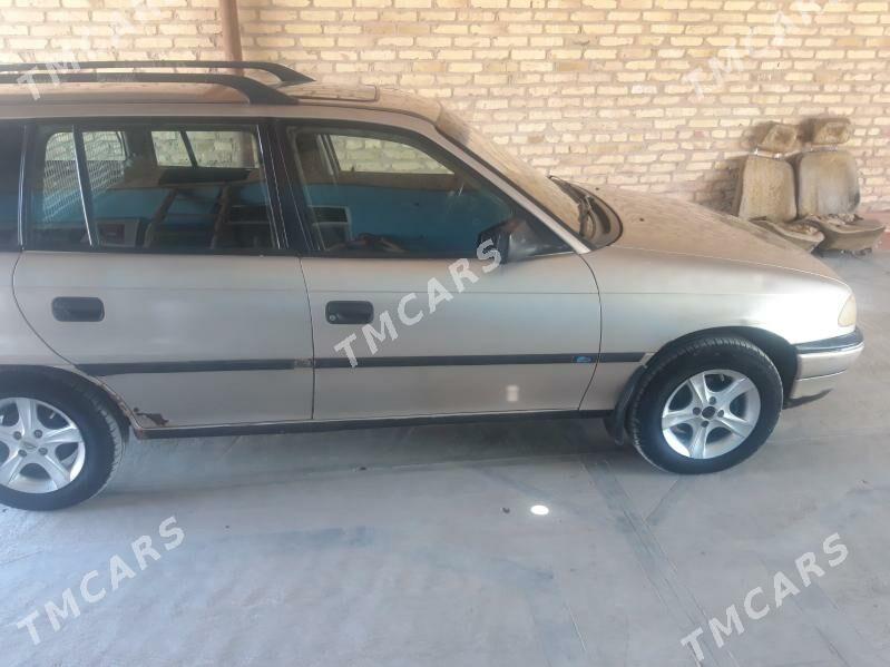 Opel Astra 1996 - 40 000 TMT - Халач - img 3