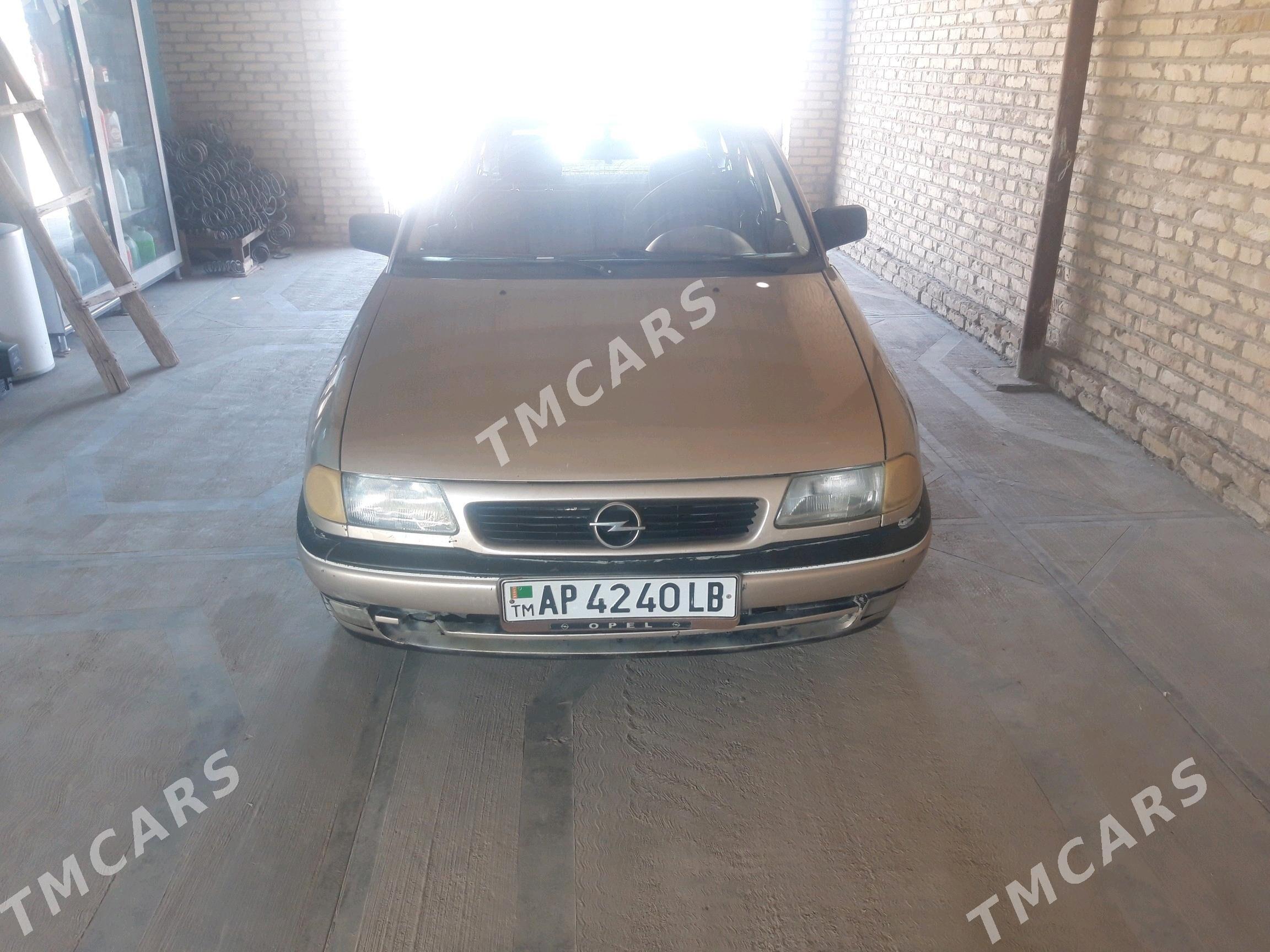 Opel Astra 1996 - 40 000 TMT - Халач - img 5