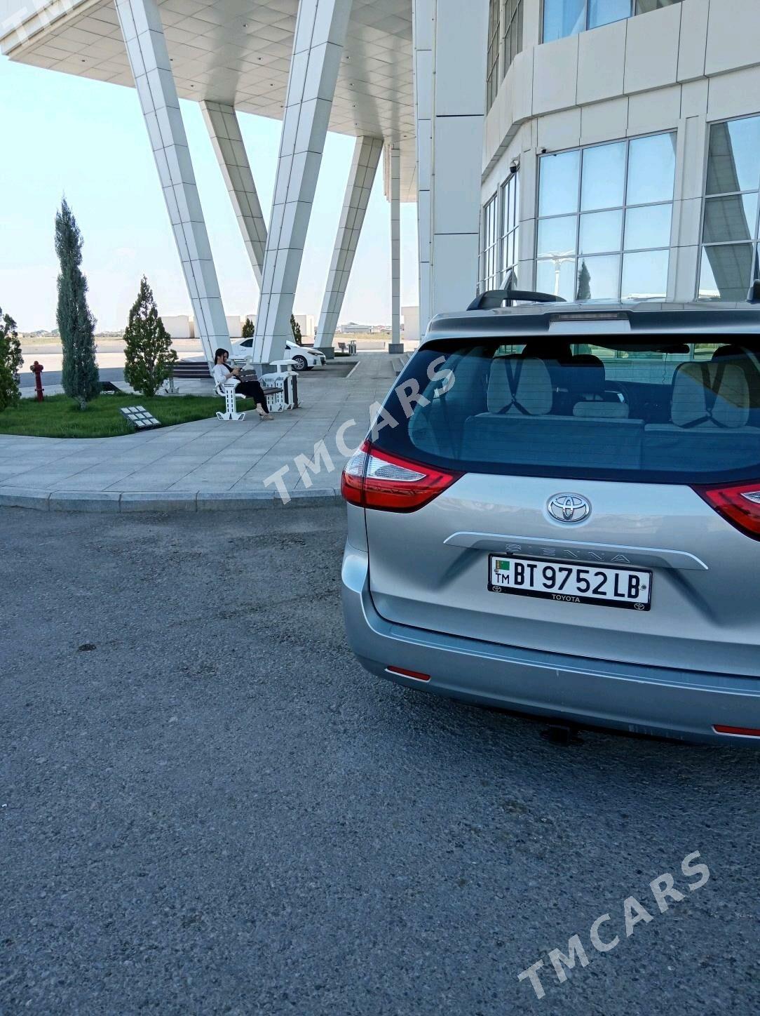 Toyota Sienna 2019 - 375 000 TMT - Türkmenabat - img 5