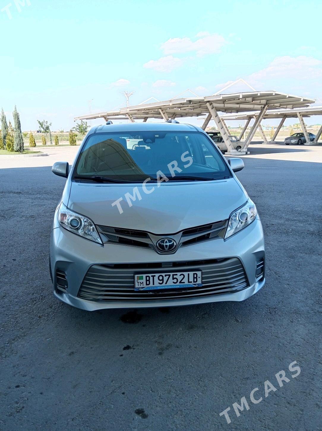 Toyota Sienna 2019 - 375 000 TMT - Türkmenabat - img 3