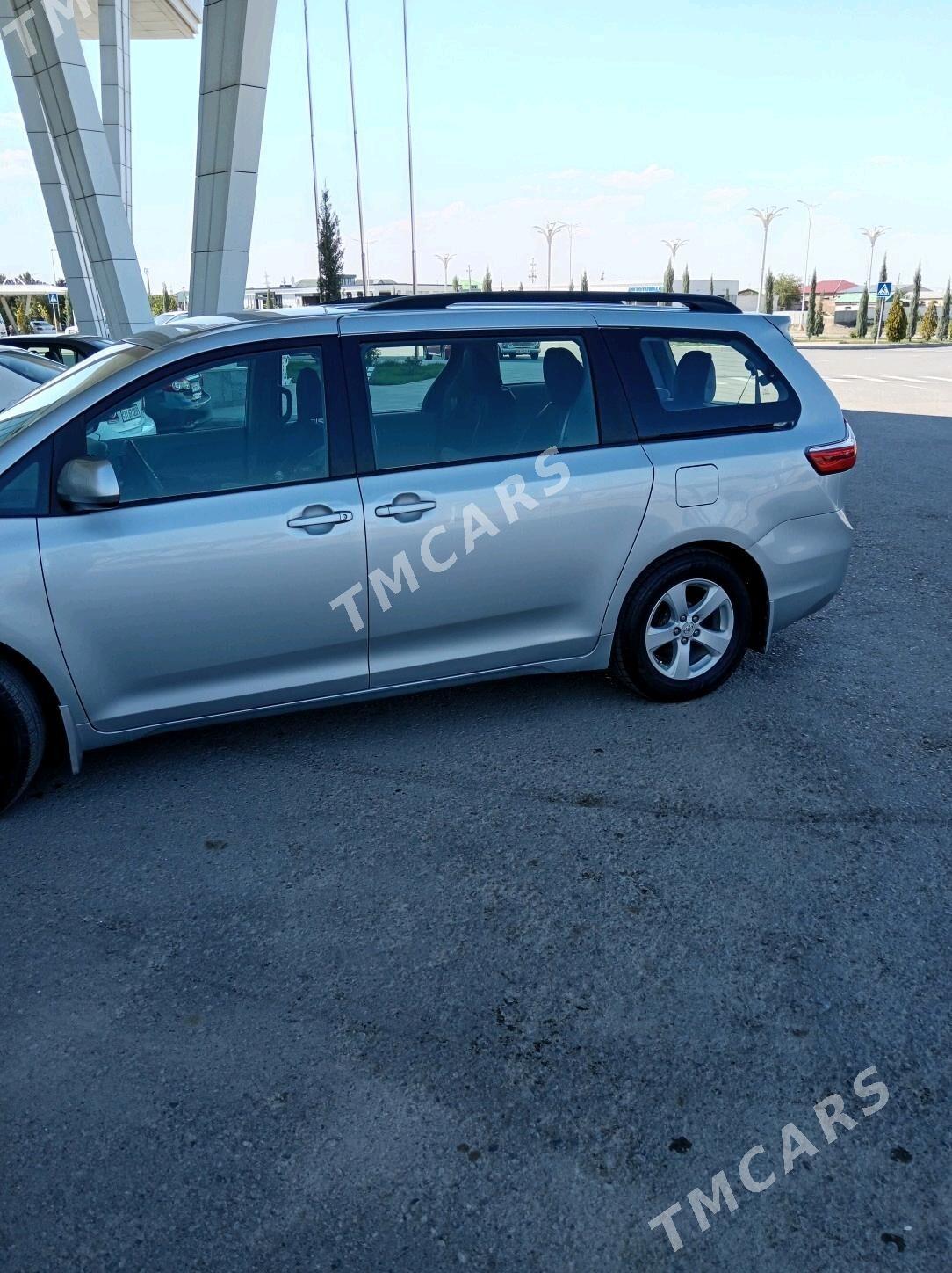Toyota Sienna 2019 - 375 000 TMT - Türkmenabat - img 4