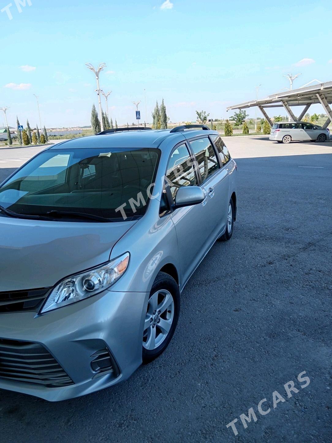 Toyota Sienna 2019 - 375 000 TMT - Türkmenabat - img 2