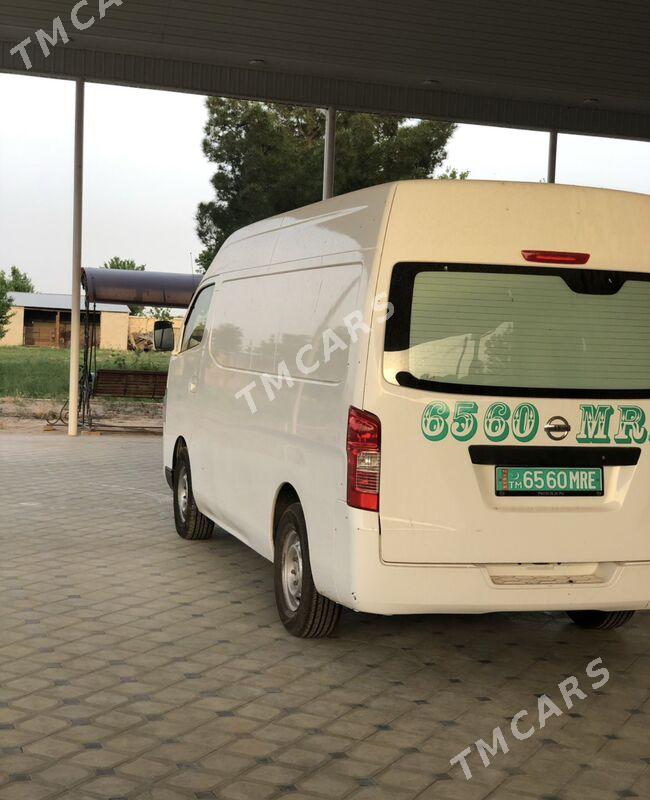 Nissan Urvan 2017 - 310 000 TMT - Байрамали - img 3