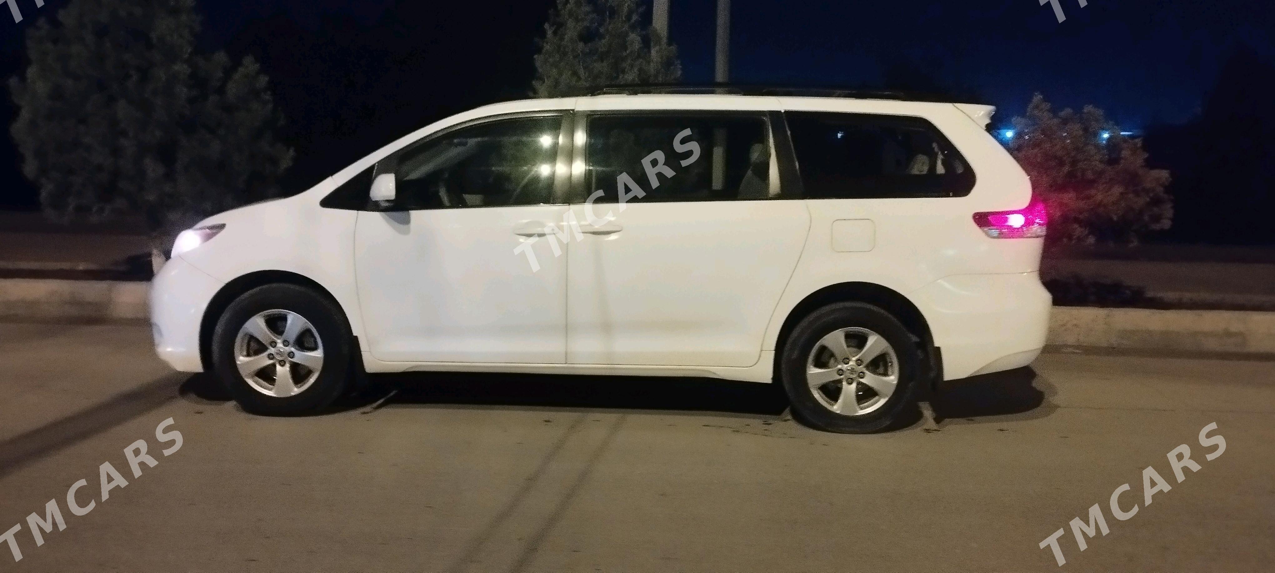 Toyota Sienna 2012 - 230 000 TMT - Bäherden - img 2