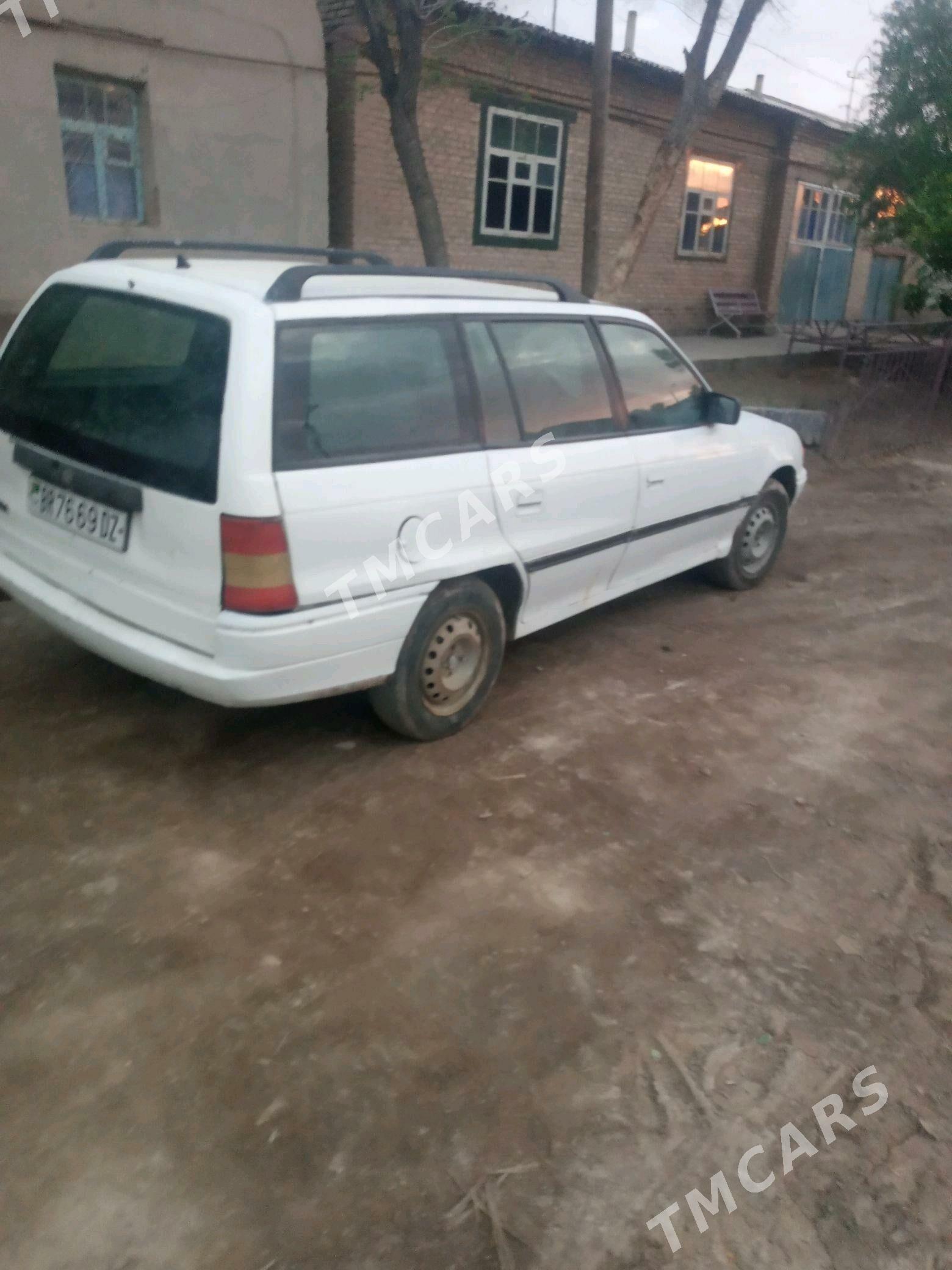Opel Astra 1993 - 26 000 TMT - Губадаг - img 2