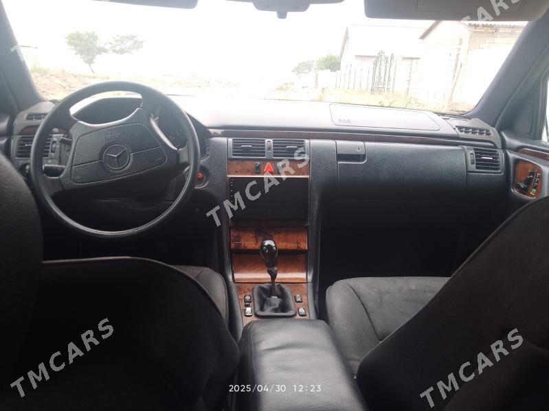 Mercedes-Benz E320 1996 - 55 000 TMT - Balkanabat - img 4