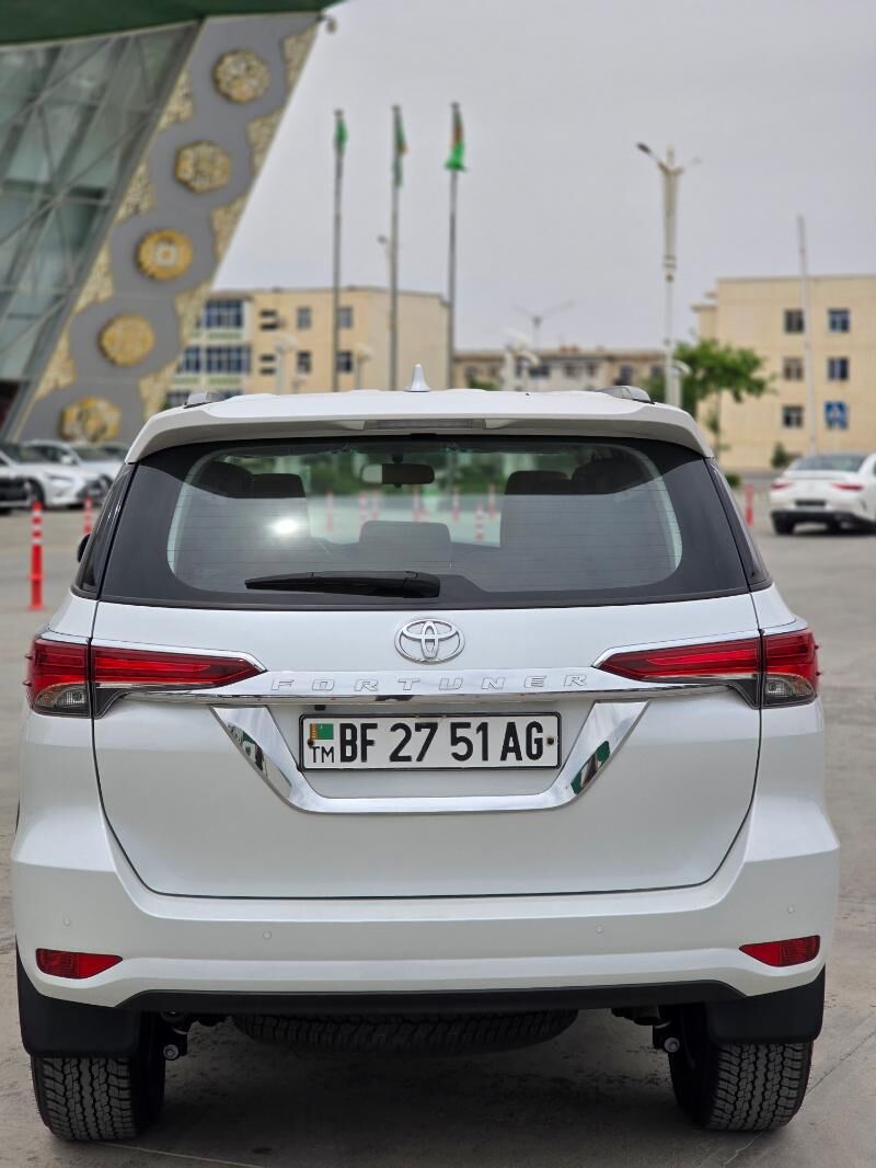 Toyota Fortuner 2024 - 655 000 TMT - 11 мкр - img 2