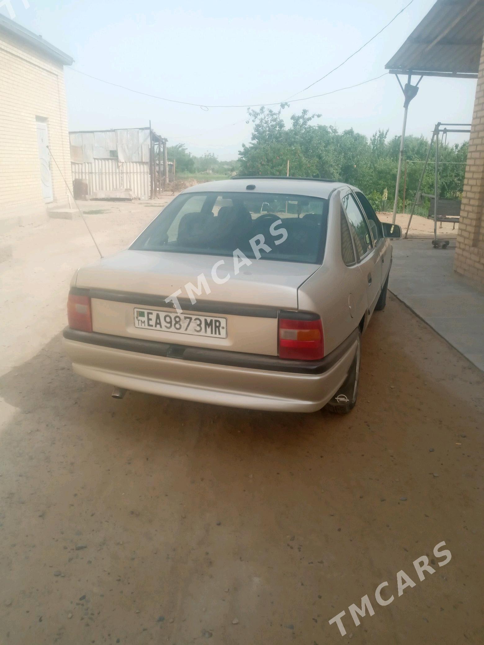 Opel Vectra 1993 - 48 000 TMT - Сакарчага - img 4