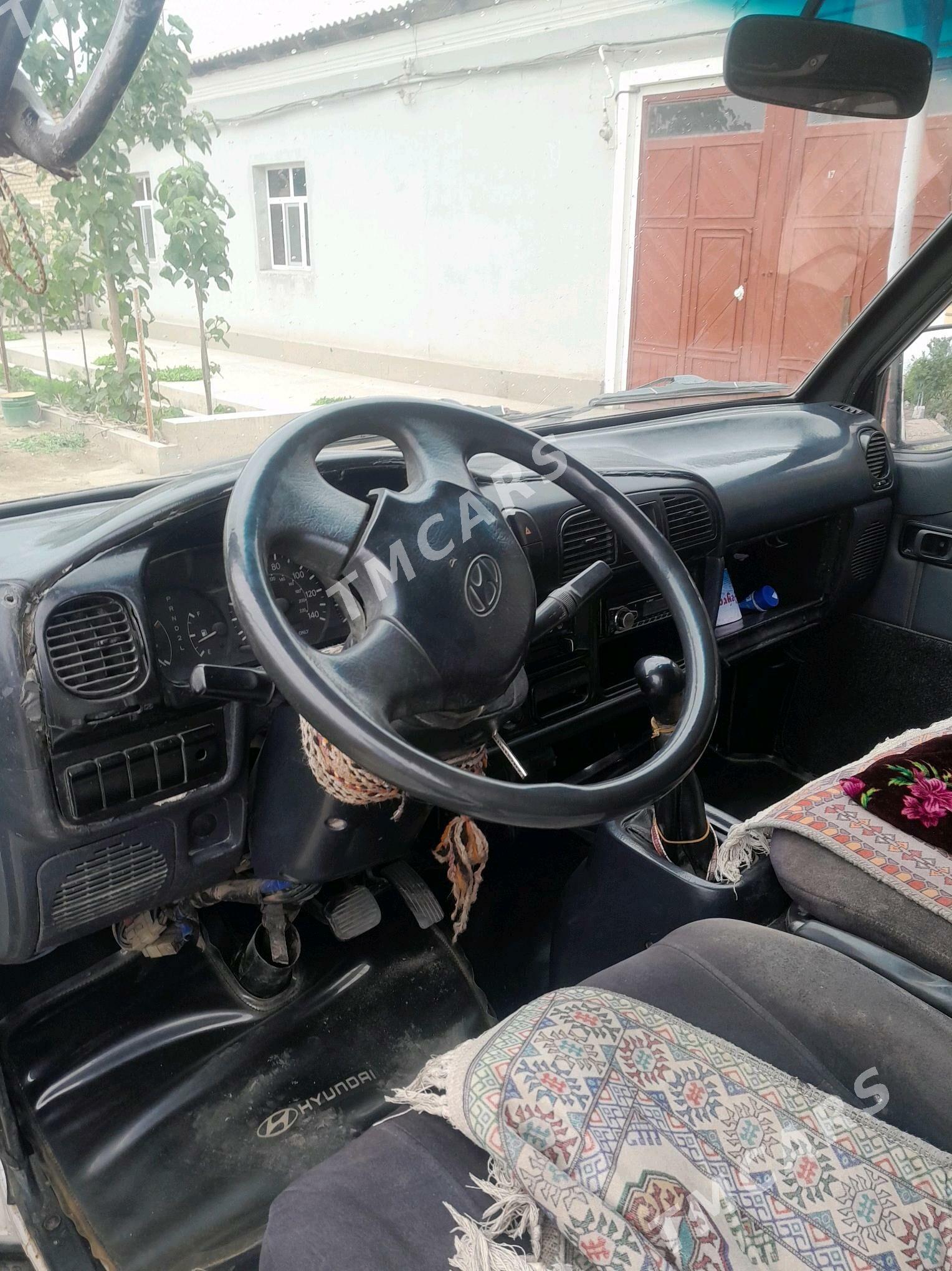 Nissan Urvan 2003 - 95 000 TMT - Кёнеургенч - img 3