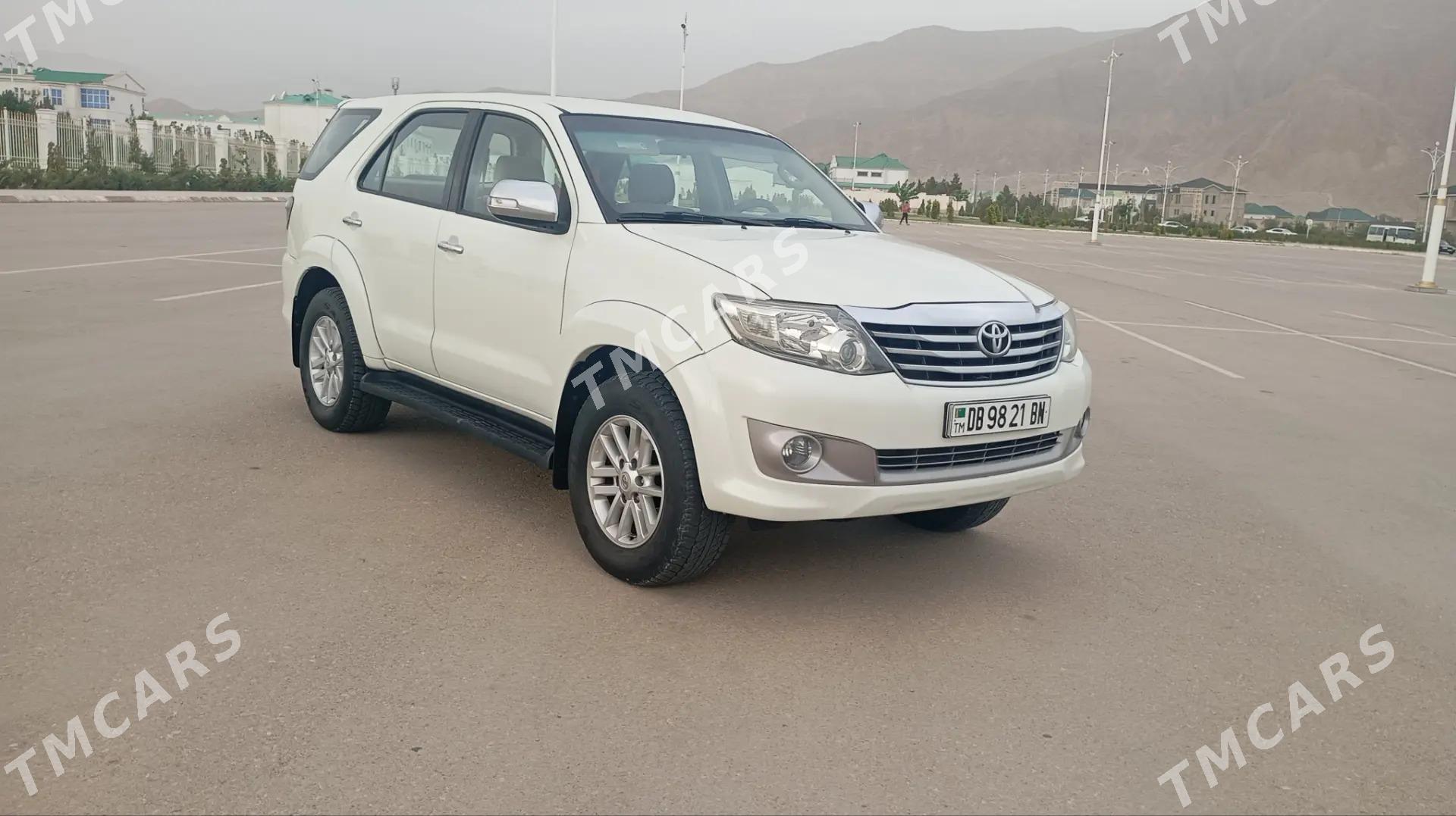Toyota Fortuner 2013 - 280 000 TMT - Балканабат - img 4