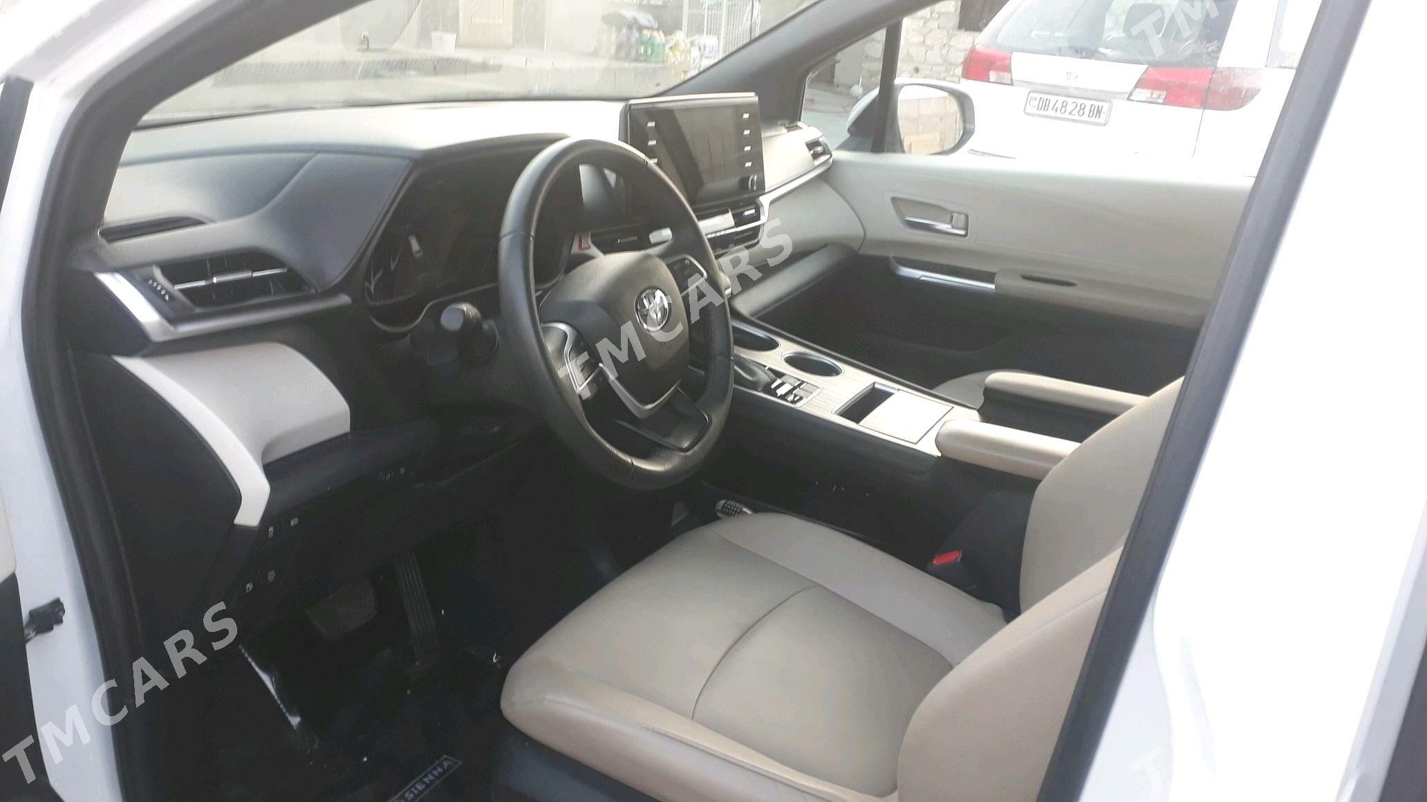 Toyota Sienna 2022 - 630 000 TMT - Туркменбаши - img 6