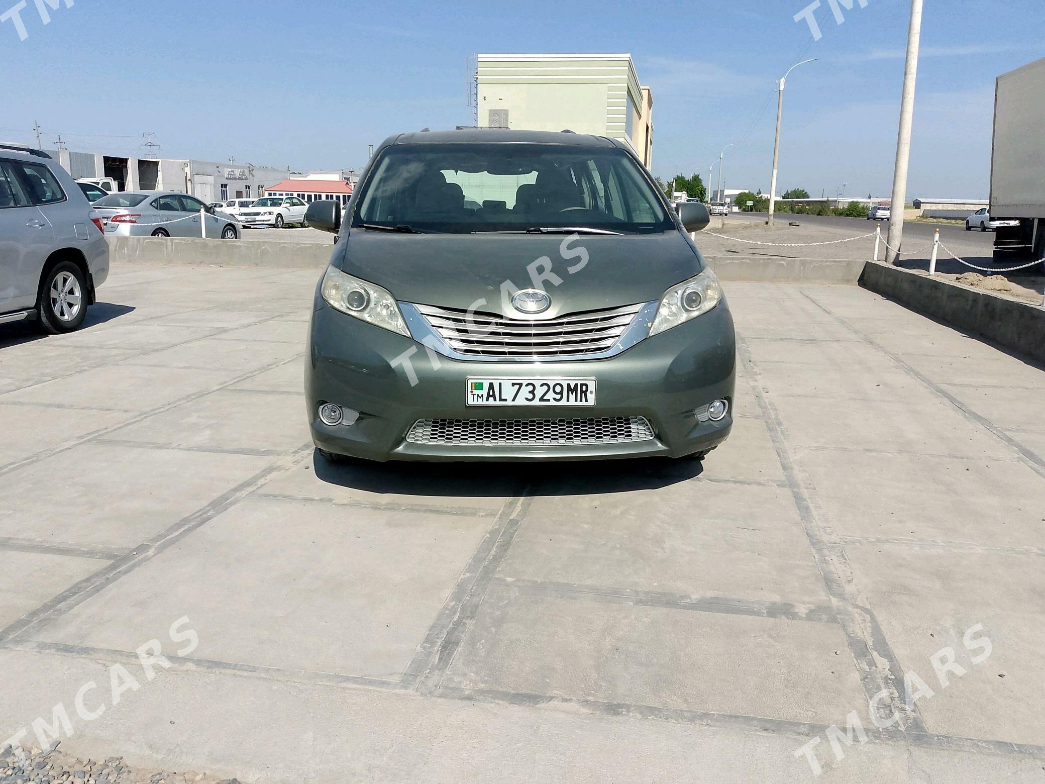 Toyota Sienna 2010 - 270 000 TMT - Мары - img 3