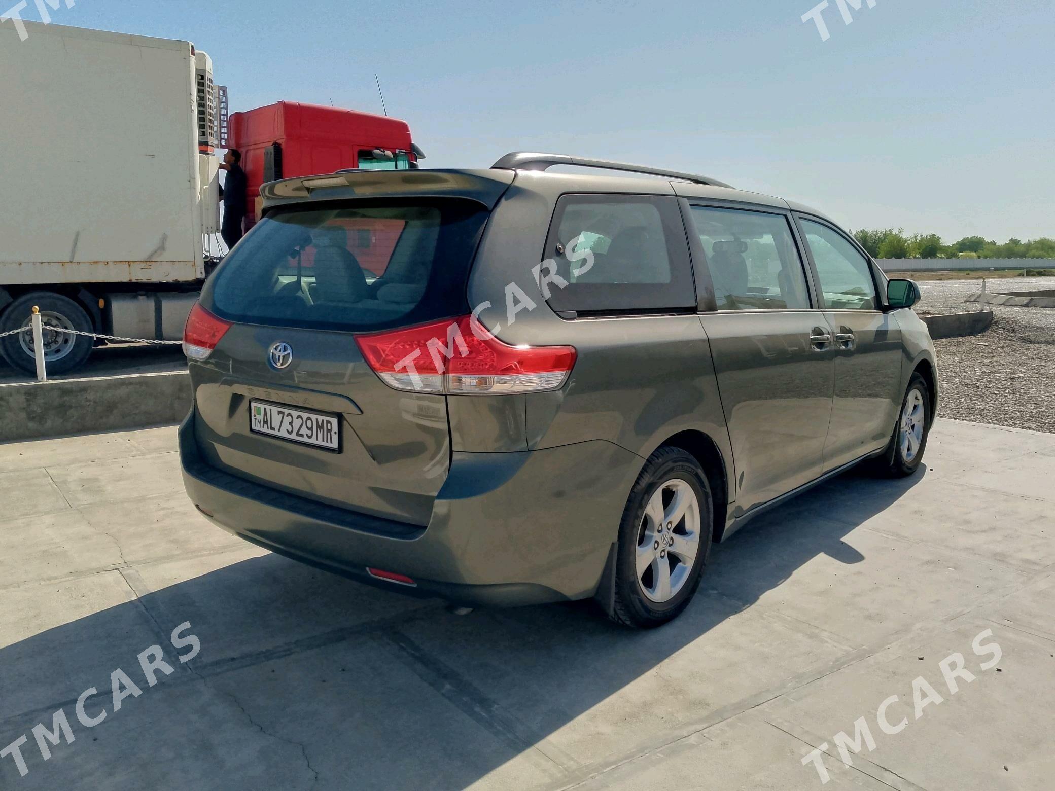 Toyota Sienna 2010 - 270 000 TMT - Мары - img 2