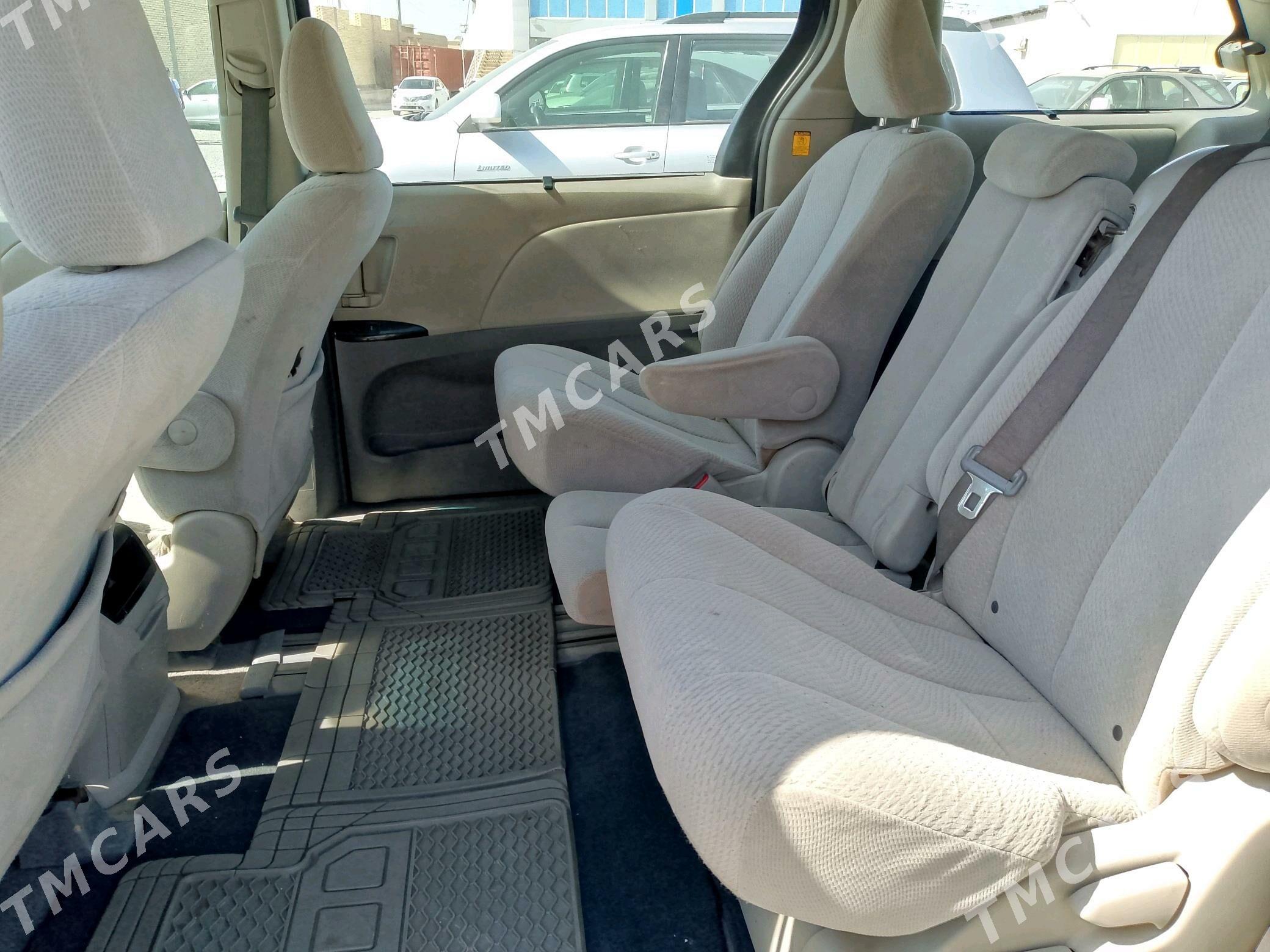 Toyota Sienna 2010 - 270 000 TMT - Мары - img 5