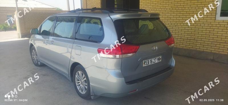 Toyota Sienna 2011 - 310 000 TMT - Мары - img 4