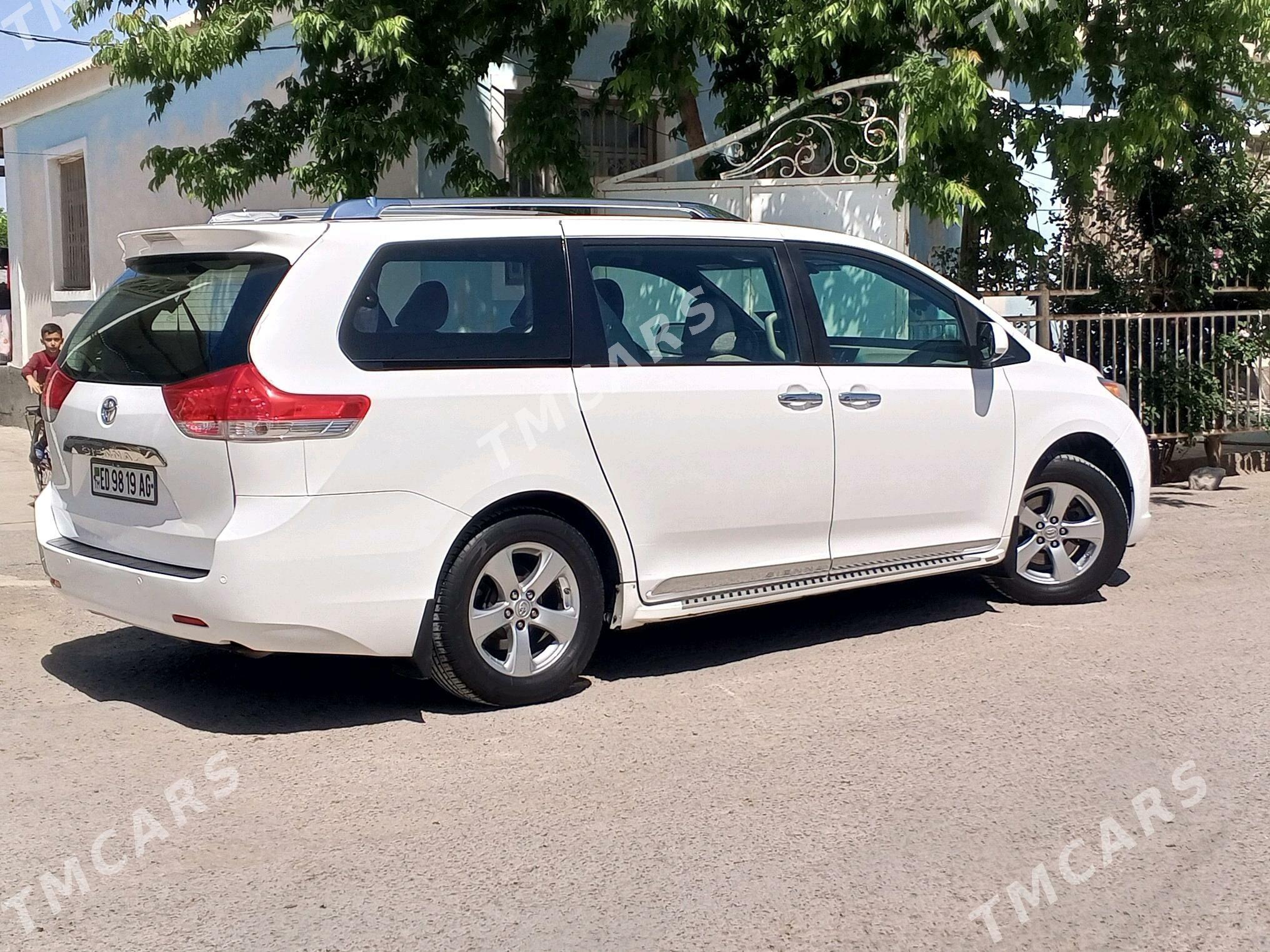 Toyota Sienna 2011 - 280 000 TMT - Ашхабад - img 6