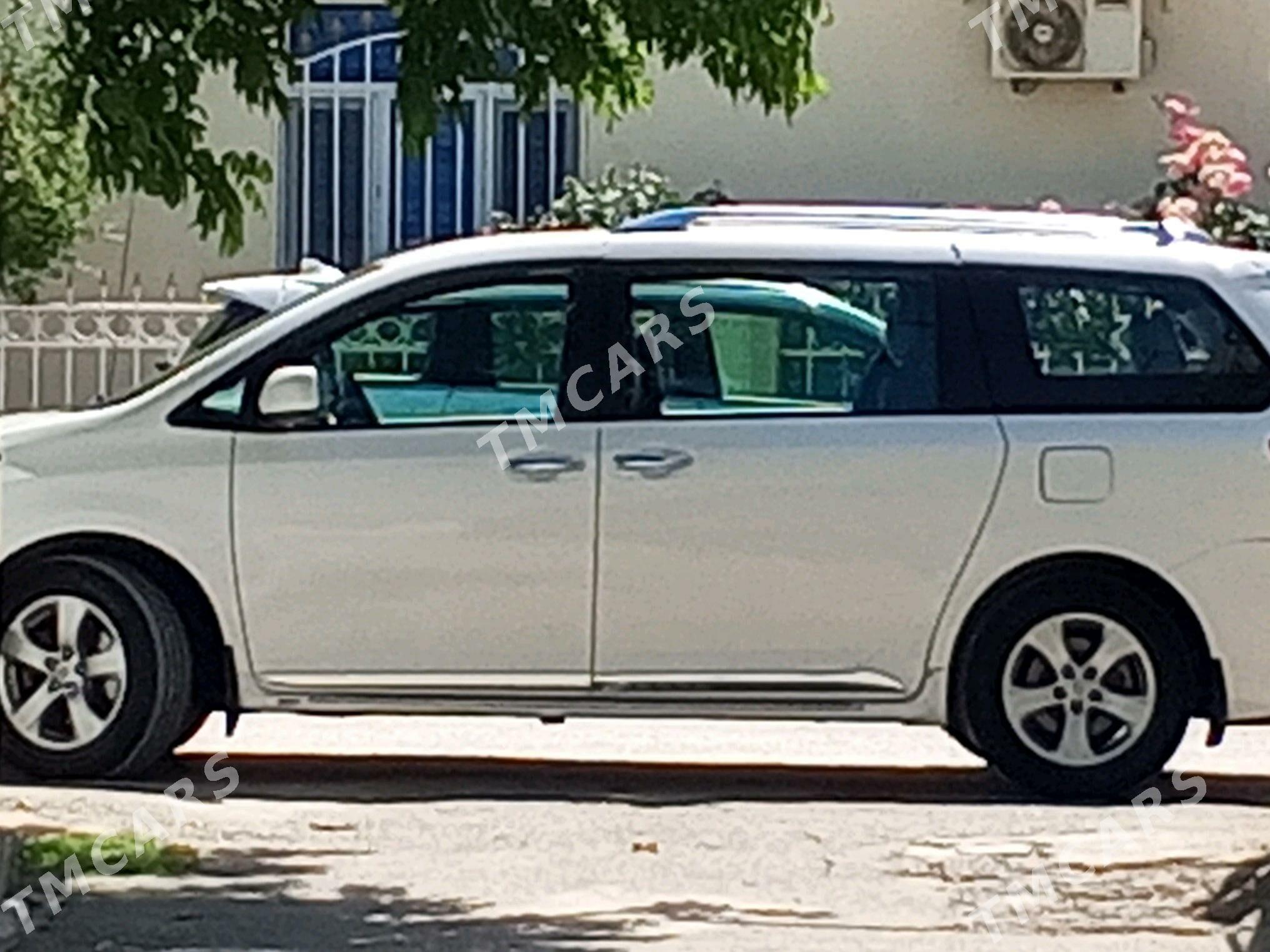 Toyota Sienna 2011 - 280 000 TMT - Ашхабад - img 4
